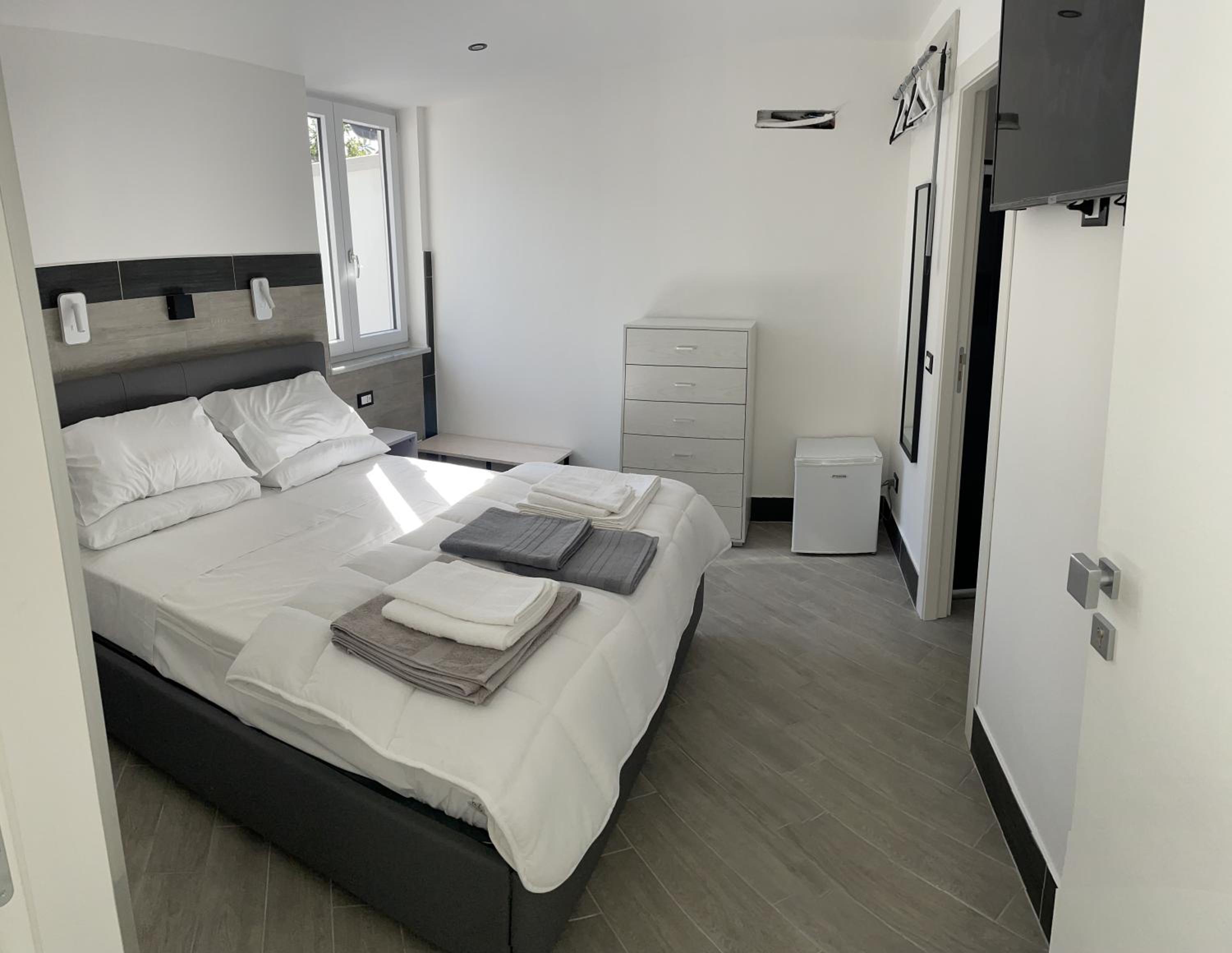 Deluxe Room (2 Adults + 1 Child)