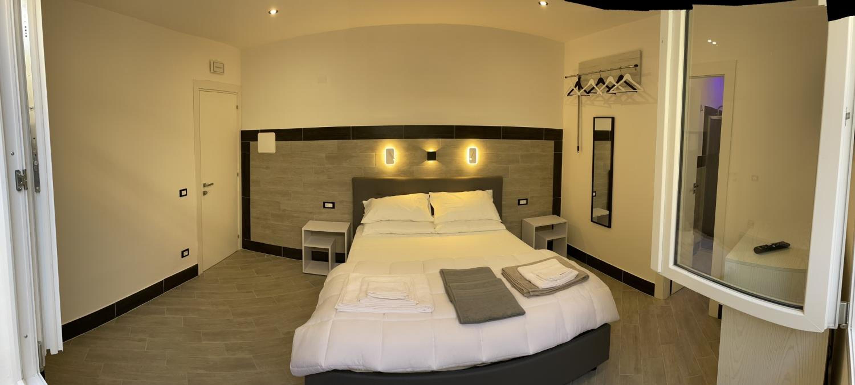 Deluxe Room (2 Adults + 1 Child)