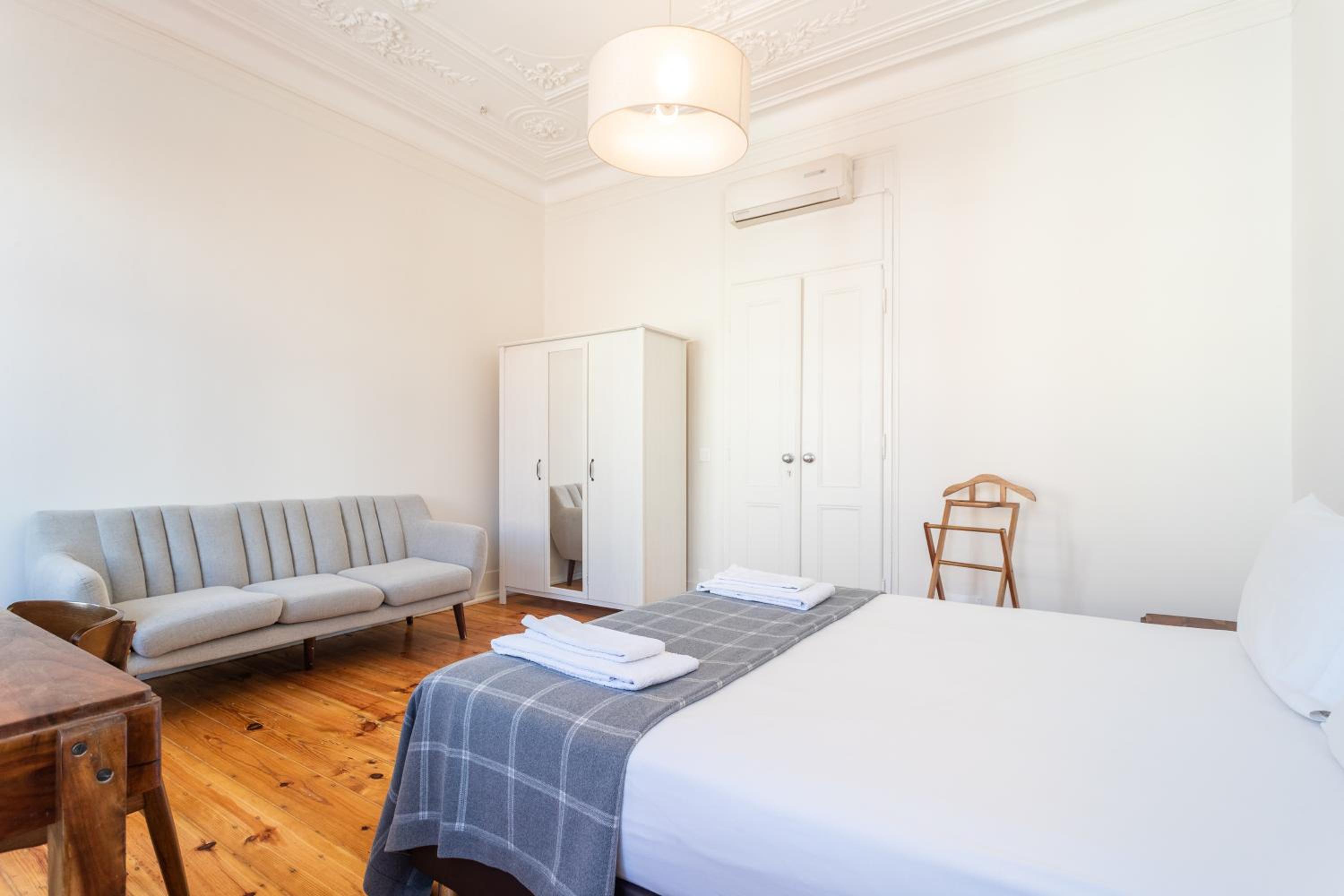 Double Room with Shared Bathroom photo 3