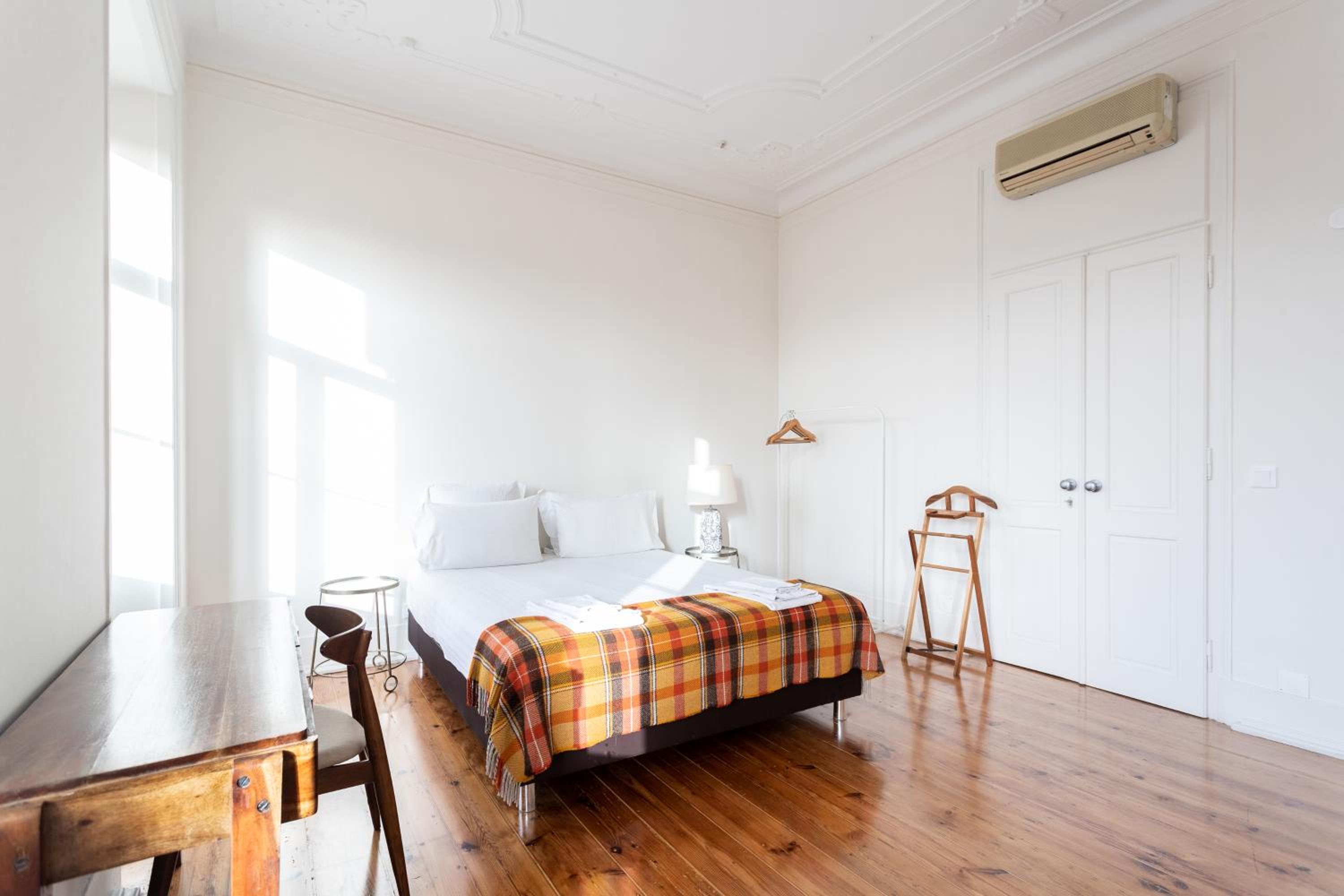 Double Room with Private Bathroom - Photo 2