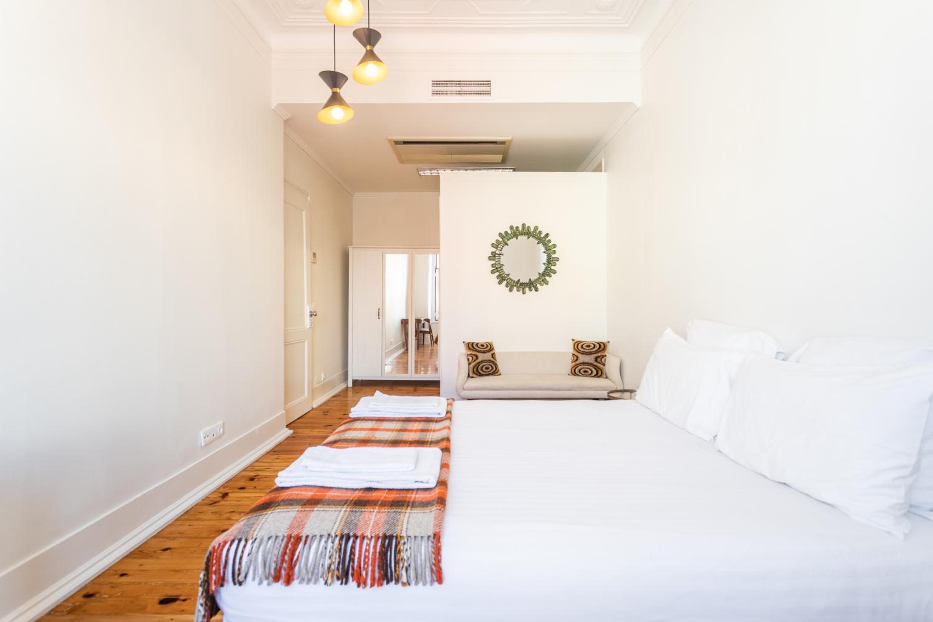 Double Room with Private Bathroom - Photo 9