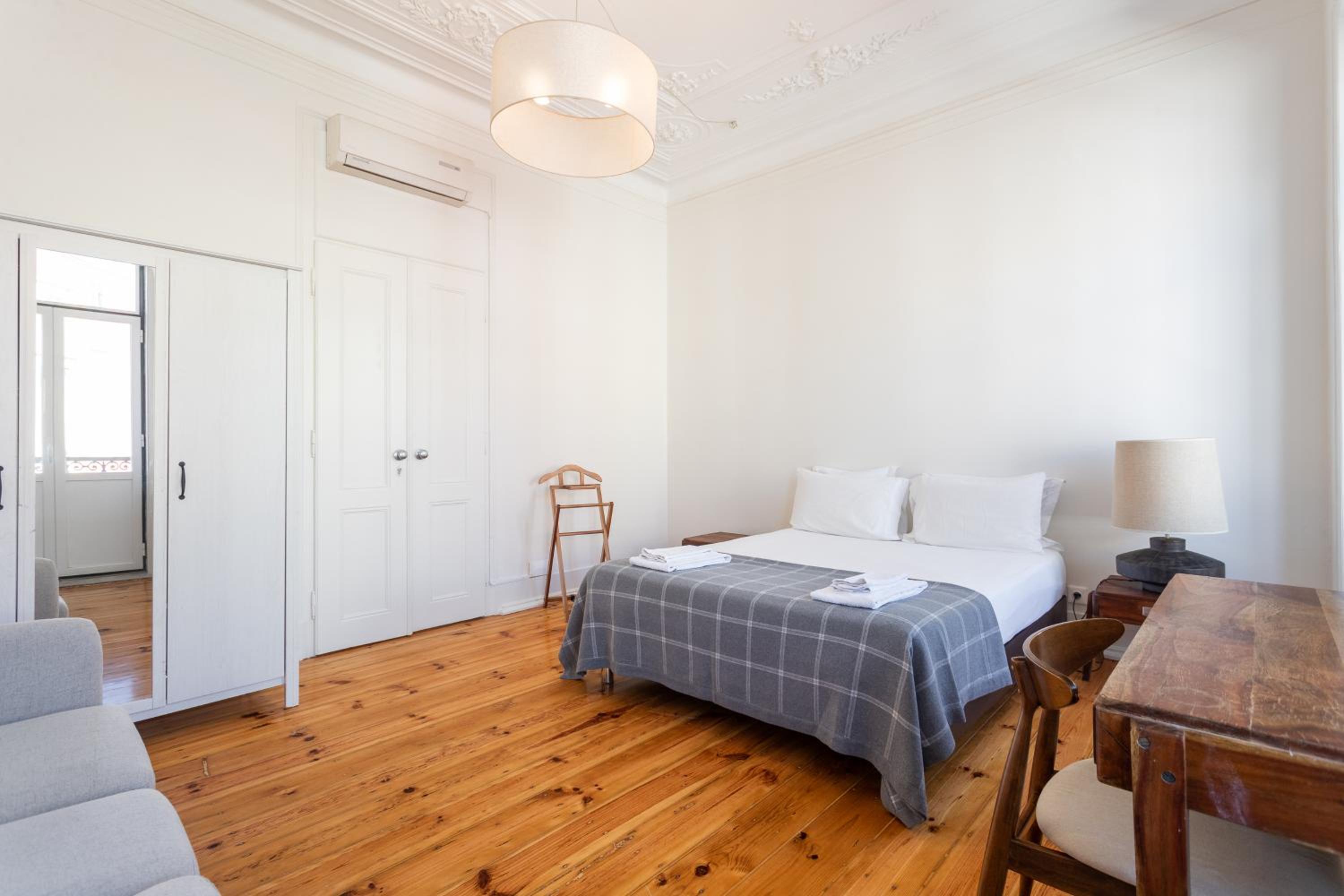 Double Room with Shared Bathroom photo 2