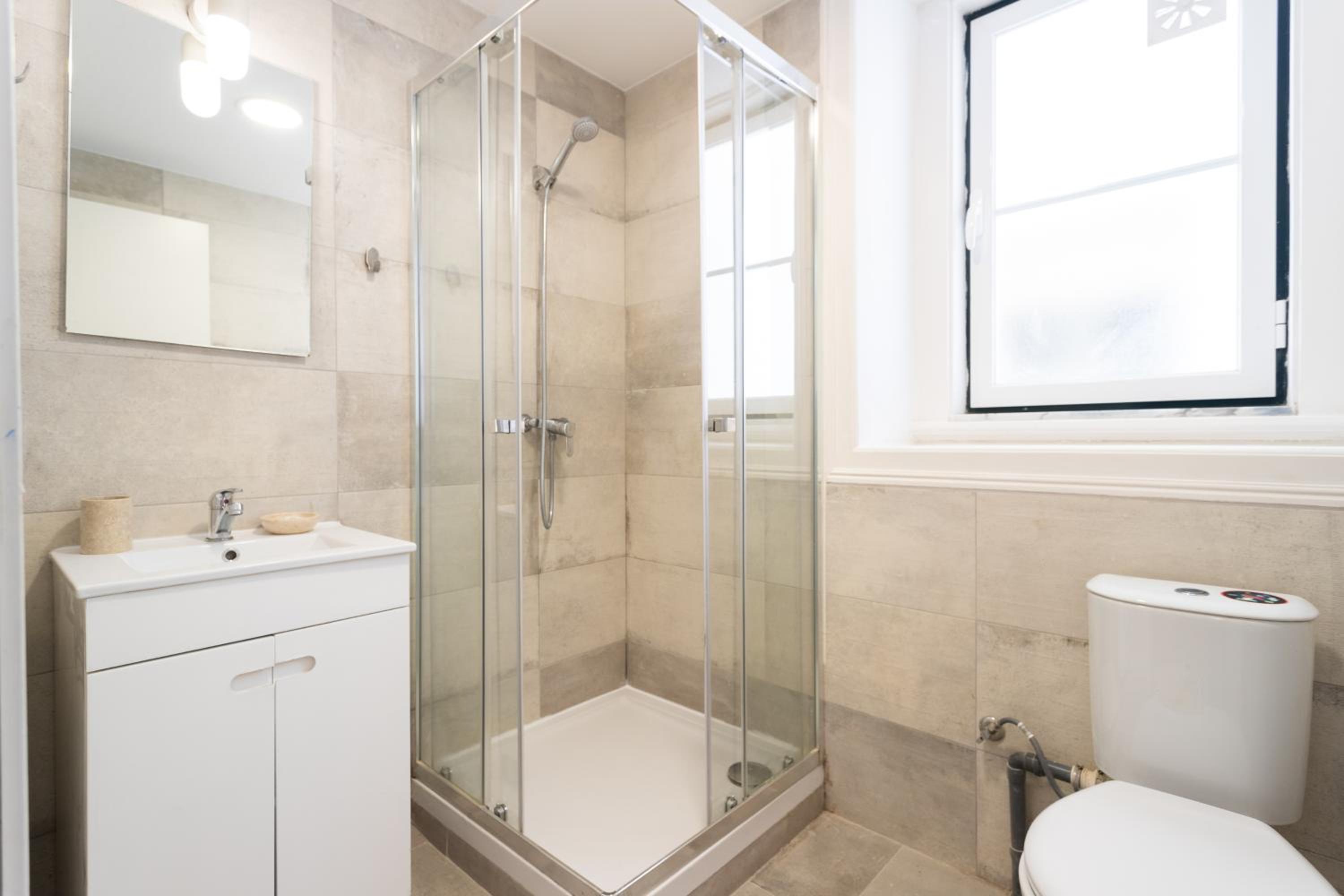 Double Room with Private Bathroom - Photo 13