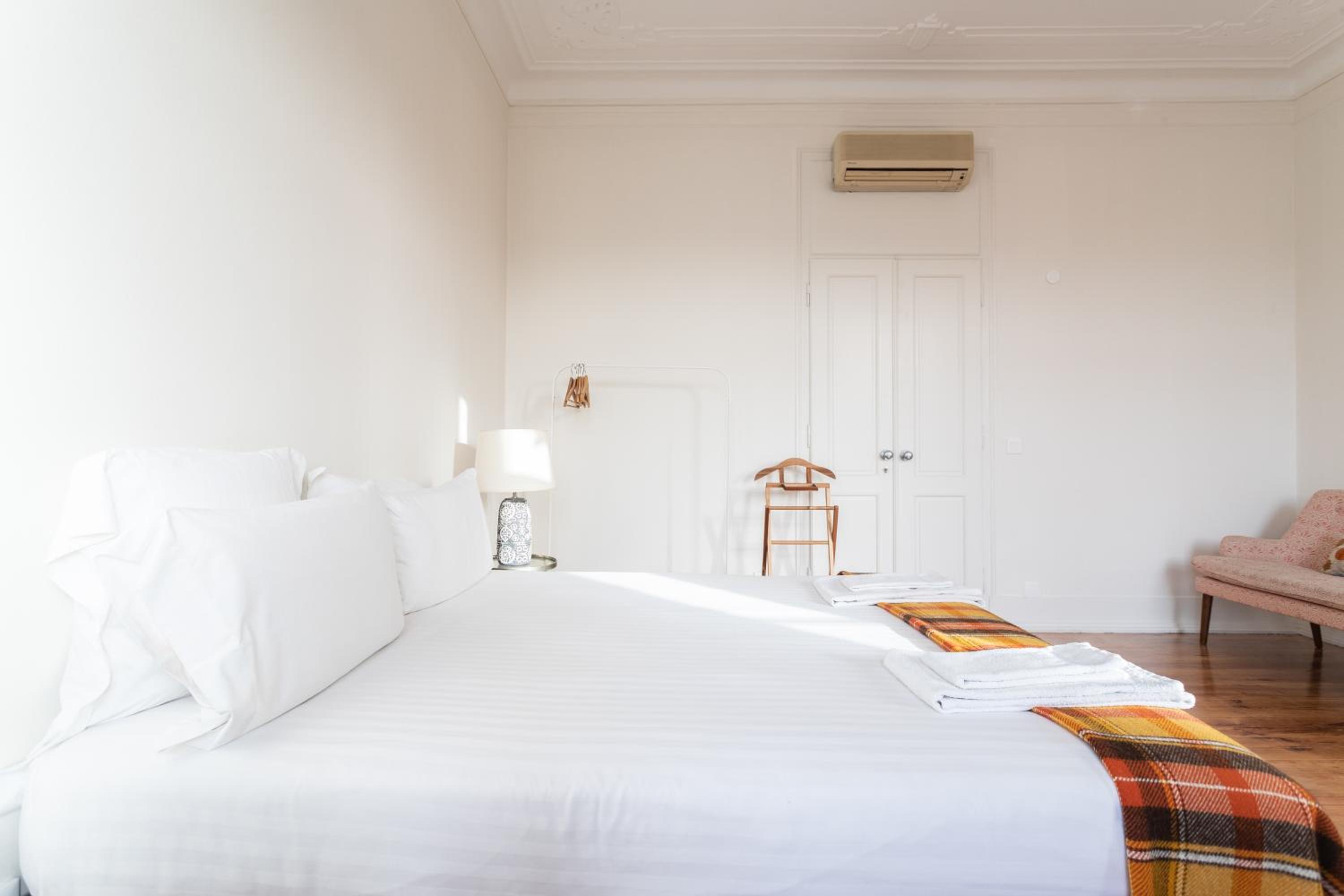 Double Room with Private Bathroom - Photo 4