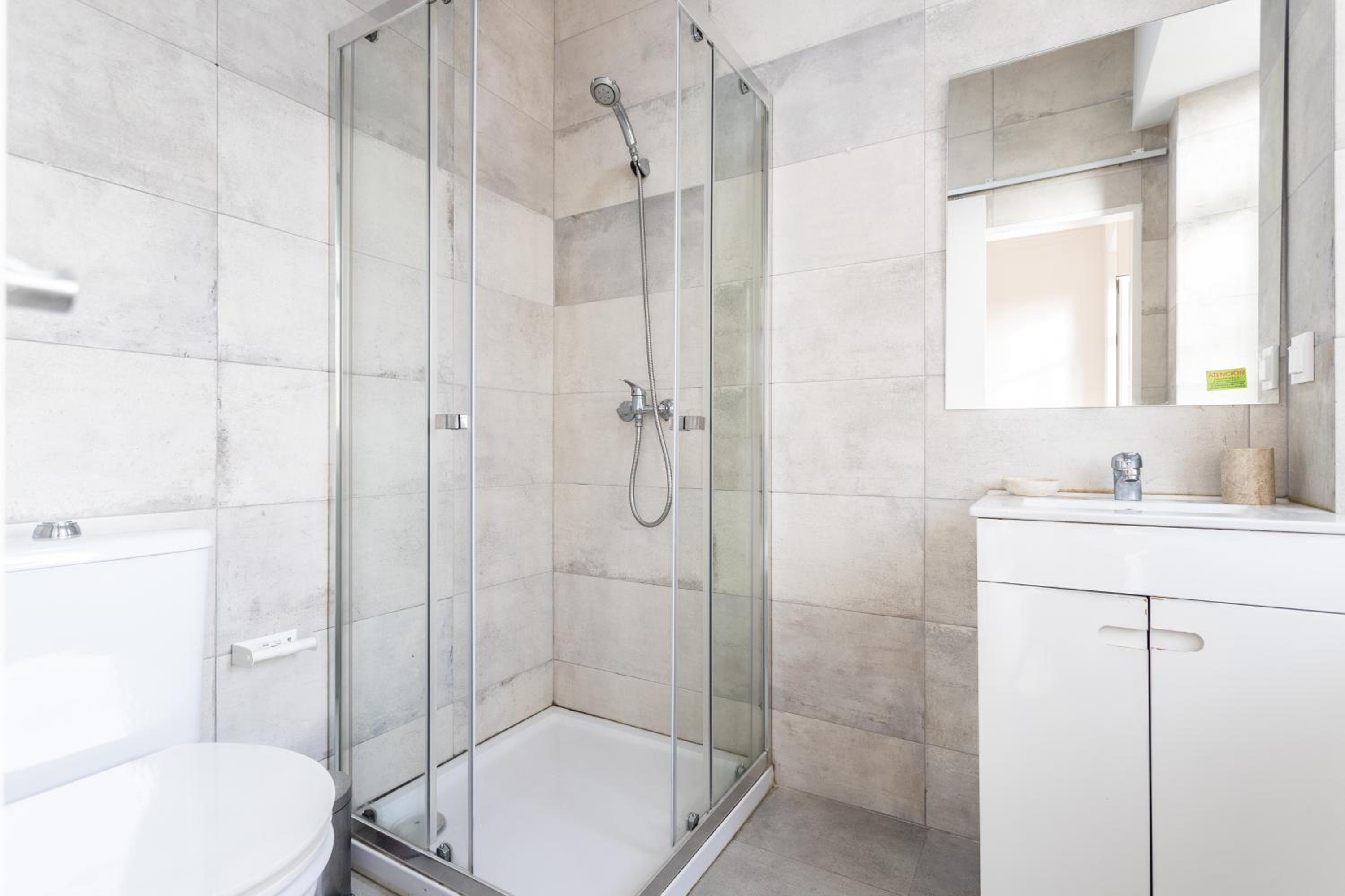 Double Room with Private Bathroom - Photo 7