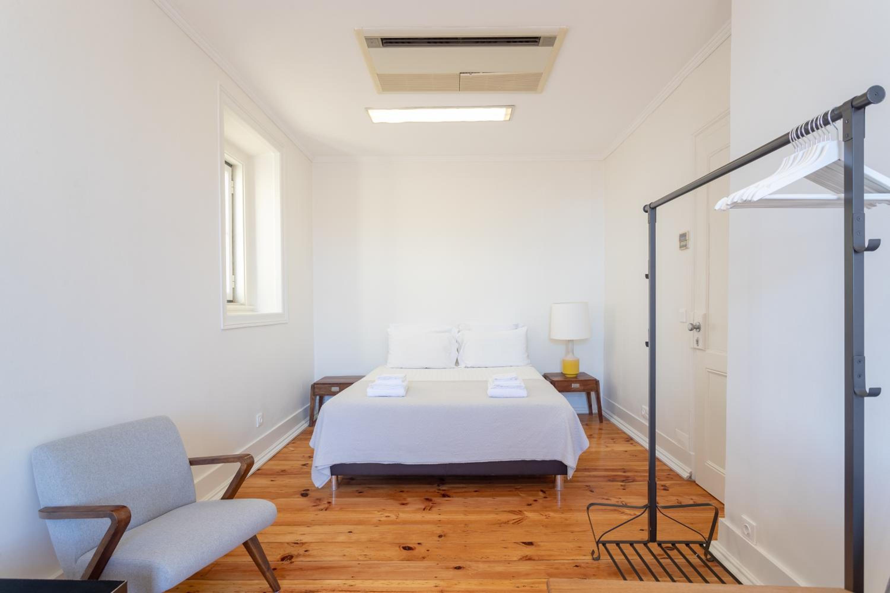Double Room with Private Bathroom - Photo 21