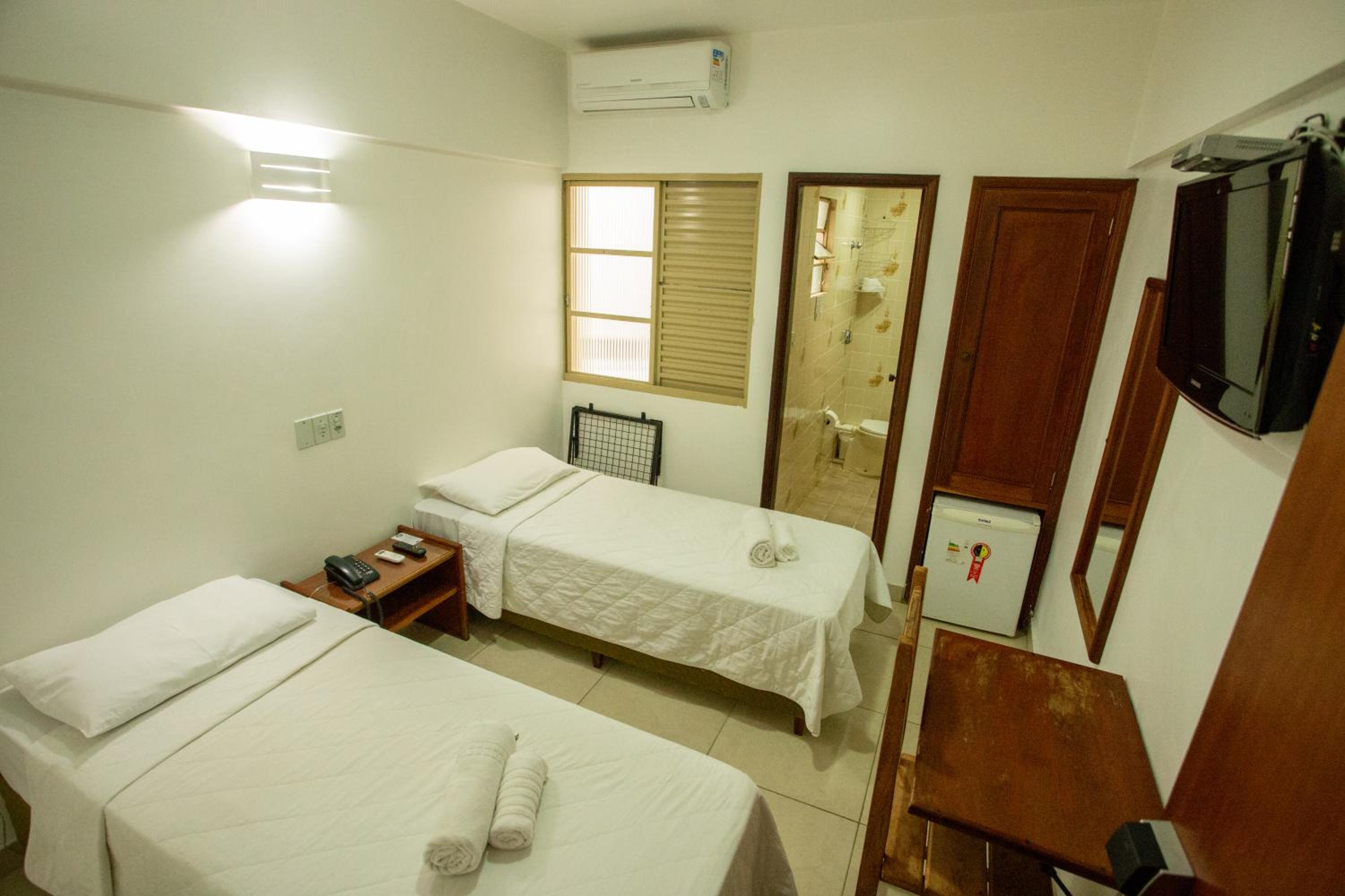 Standard Double or Twin Room - Photo 2