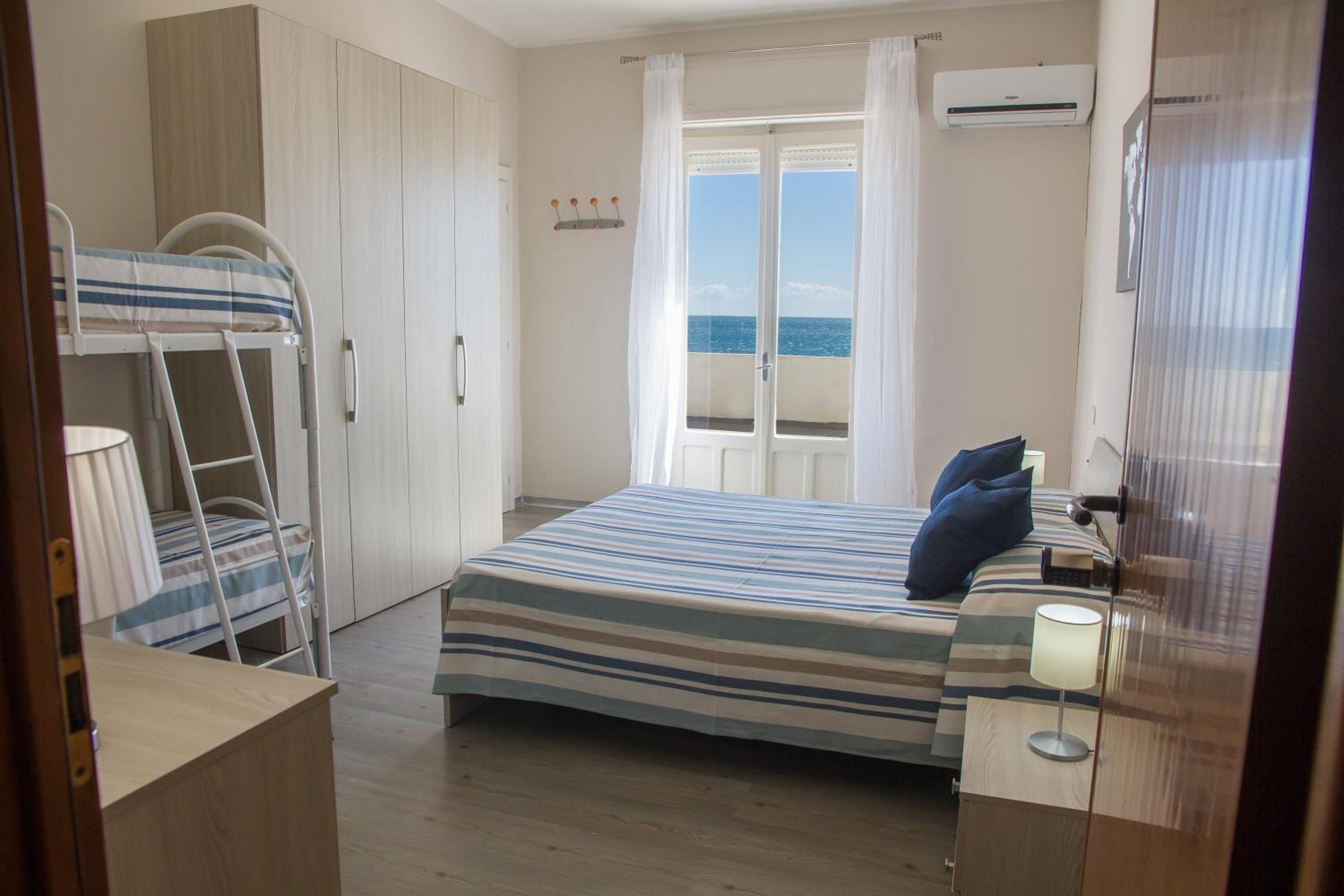 Quadruple Room with Sea View photo 1
