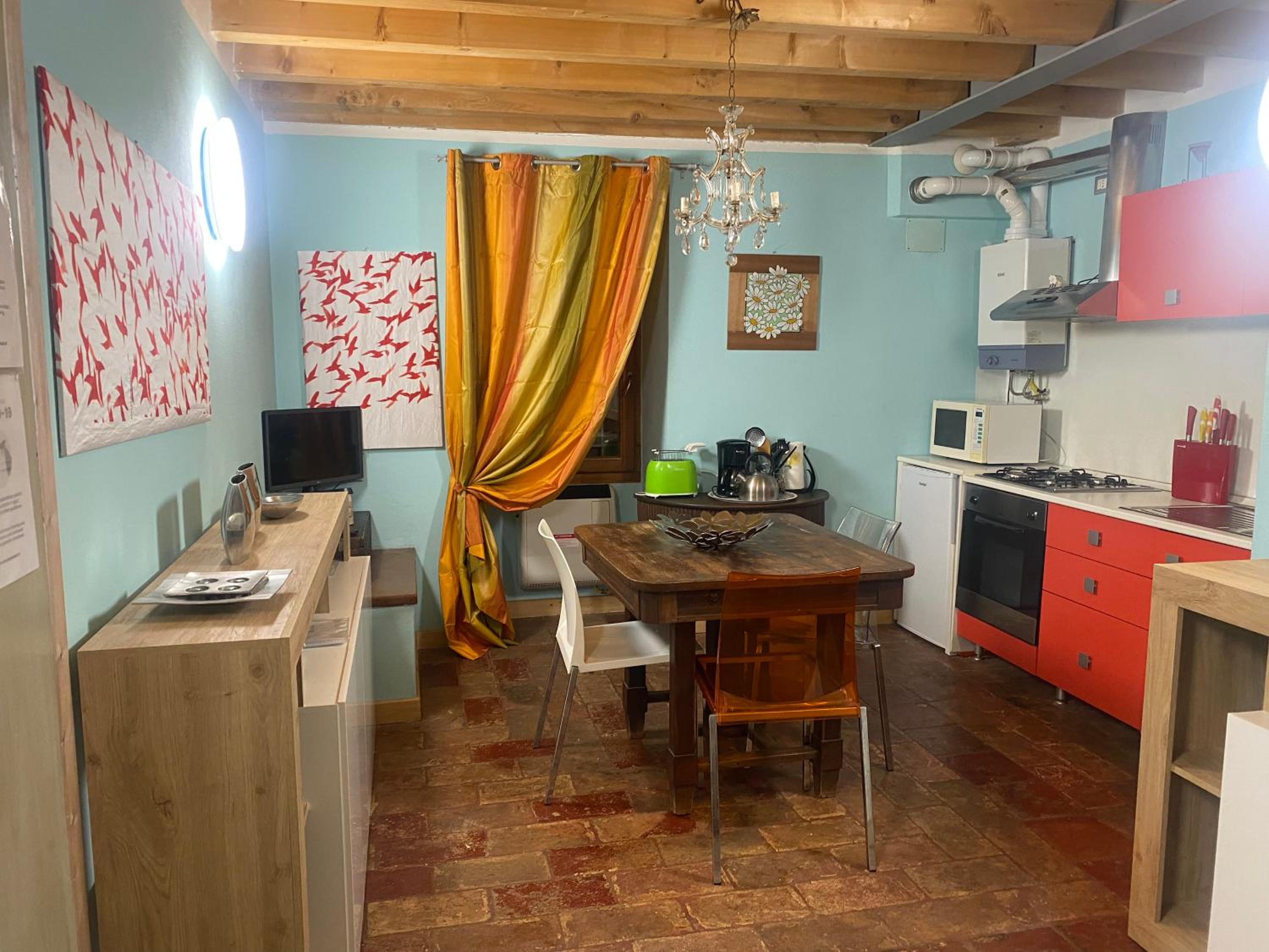One-Bedroom Apartment - Photo 8