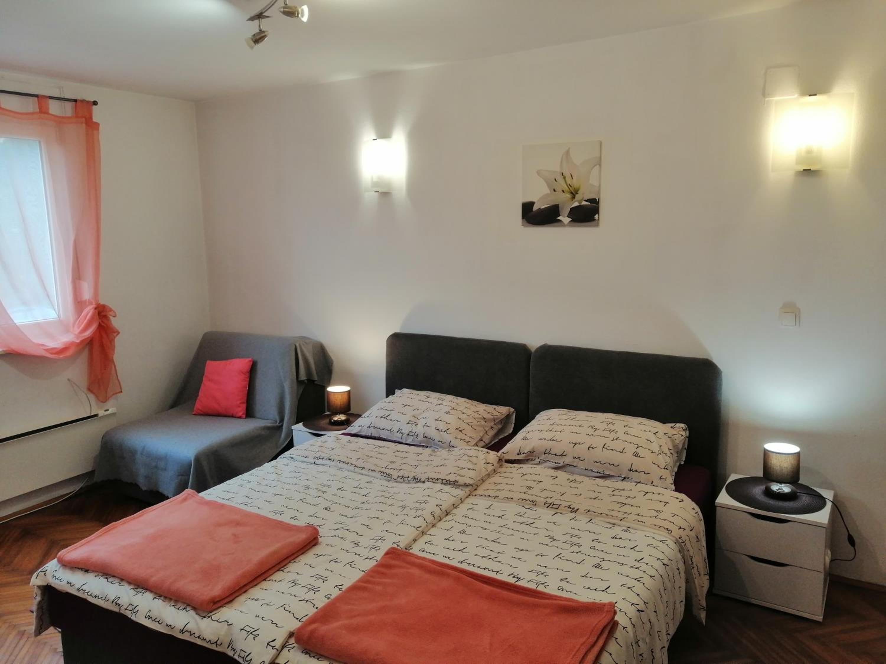 One-Bedroom Apartment - Photo 37