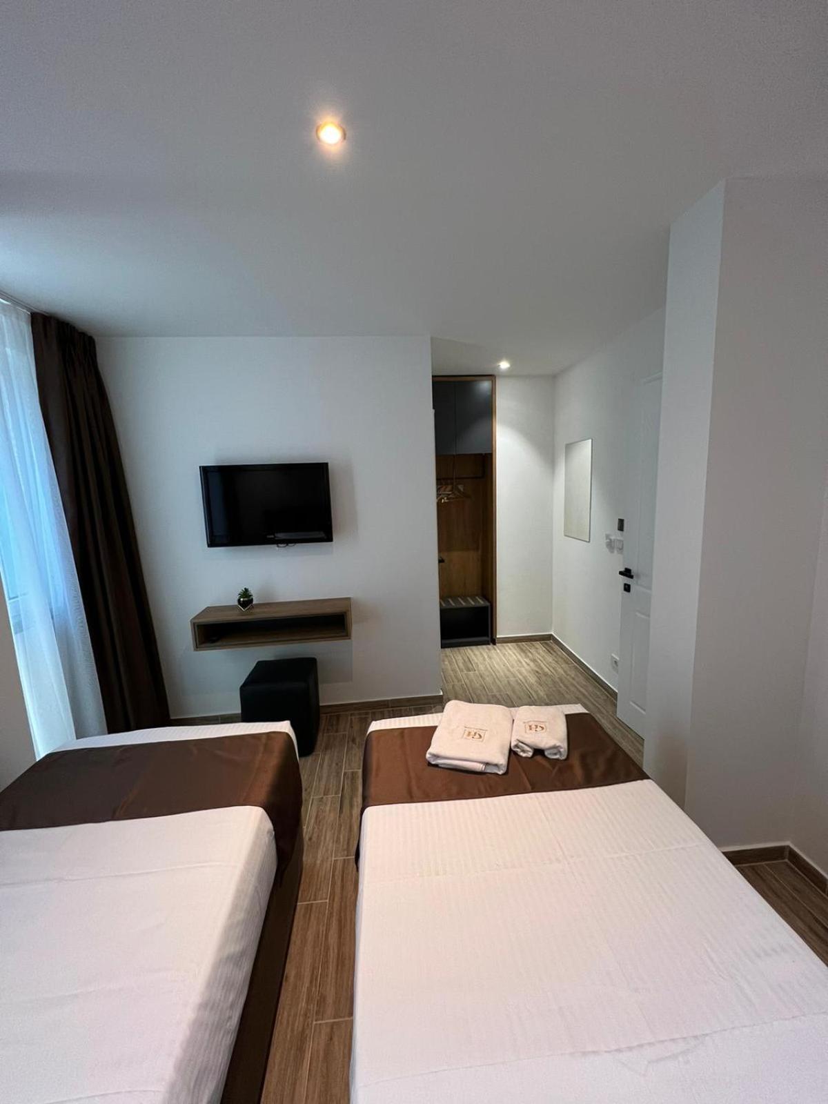 Twin Room with Bathroom photo 1