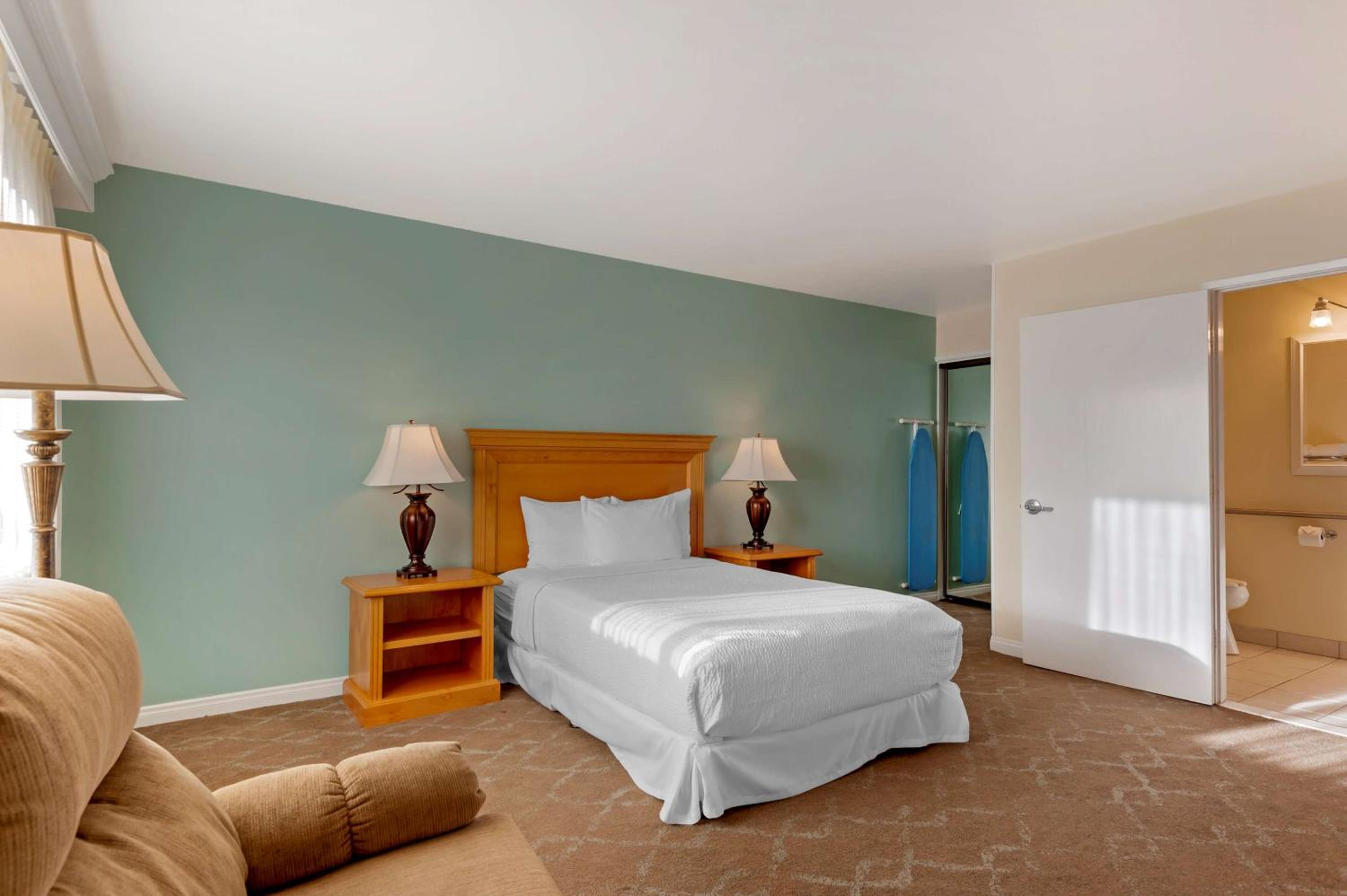 Queen Room - Non Smoking - Photo 6