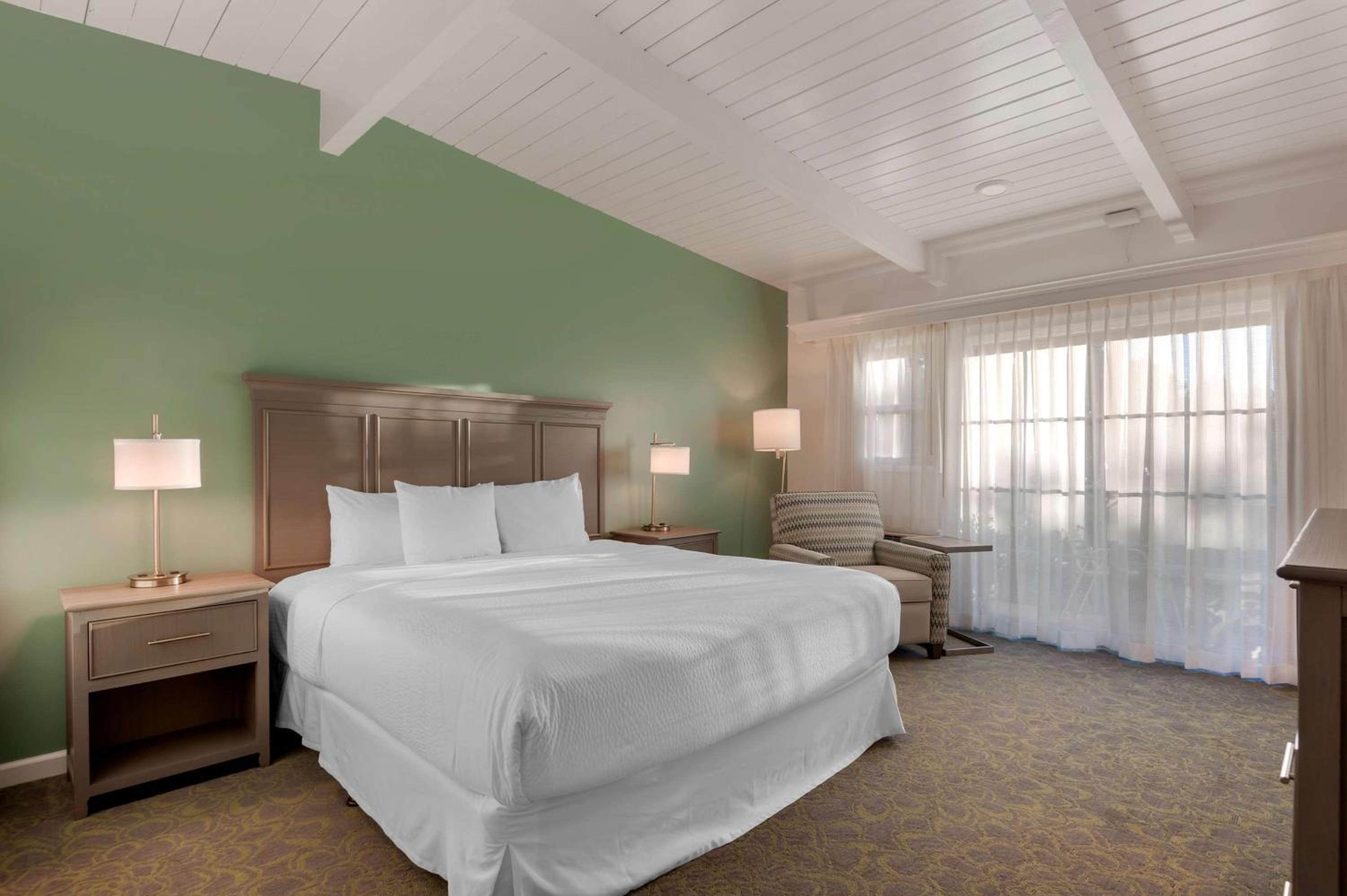 King Room - Non Smoking - Photo 2