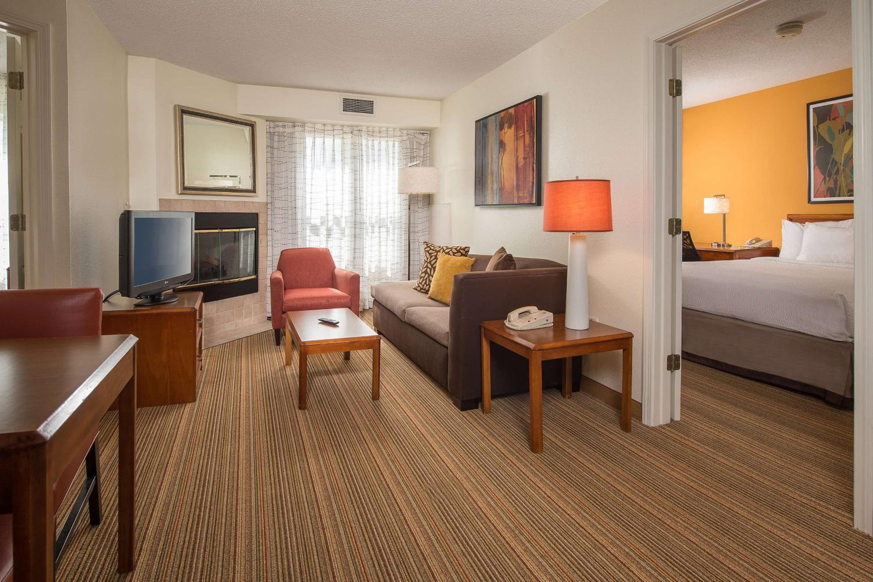Two Bedroom Suite with Two Queen Beds - Photo 5