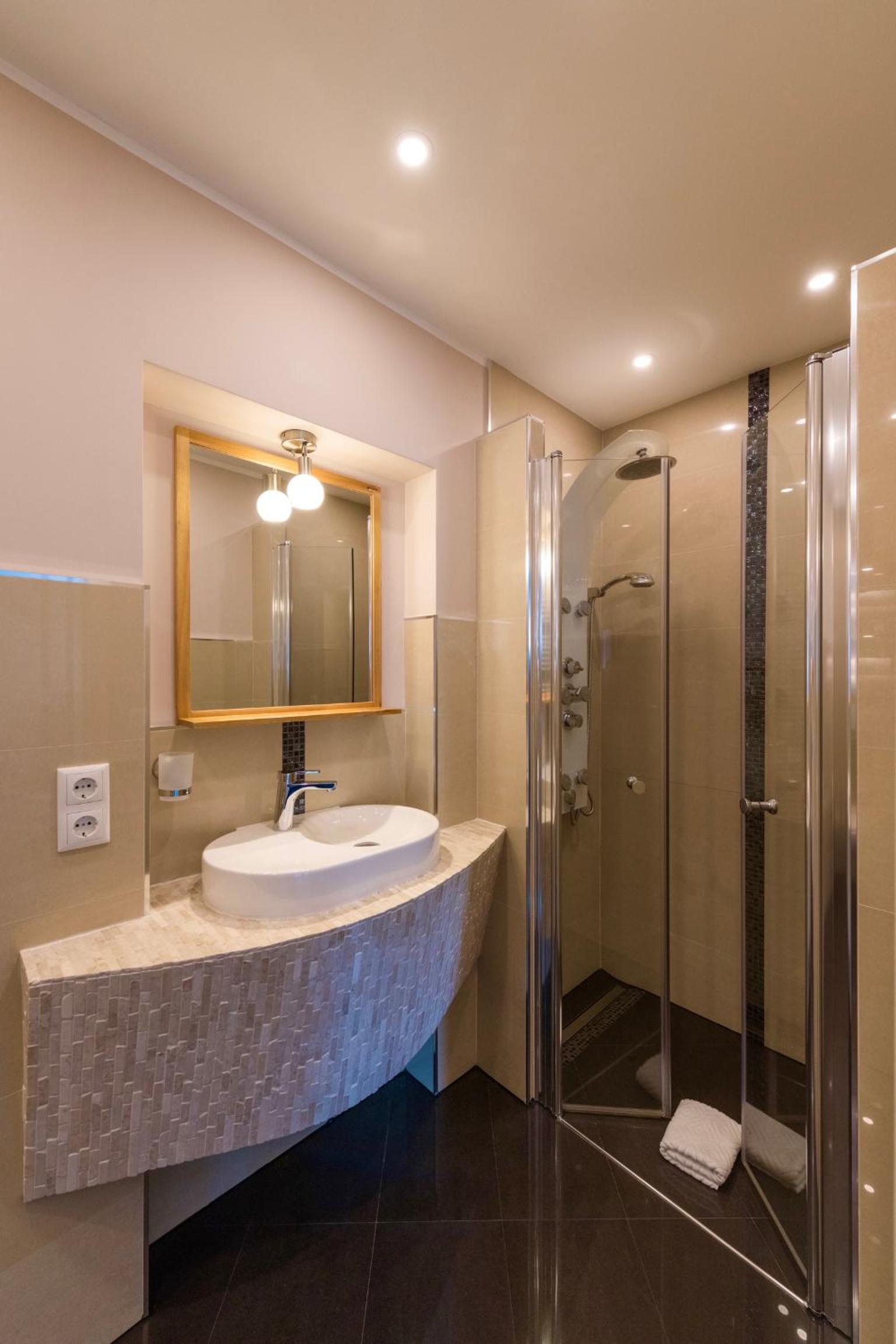 Deluxe Double Room - Photo 3