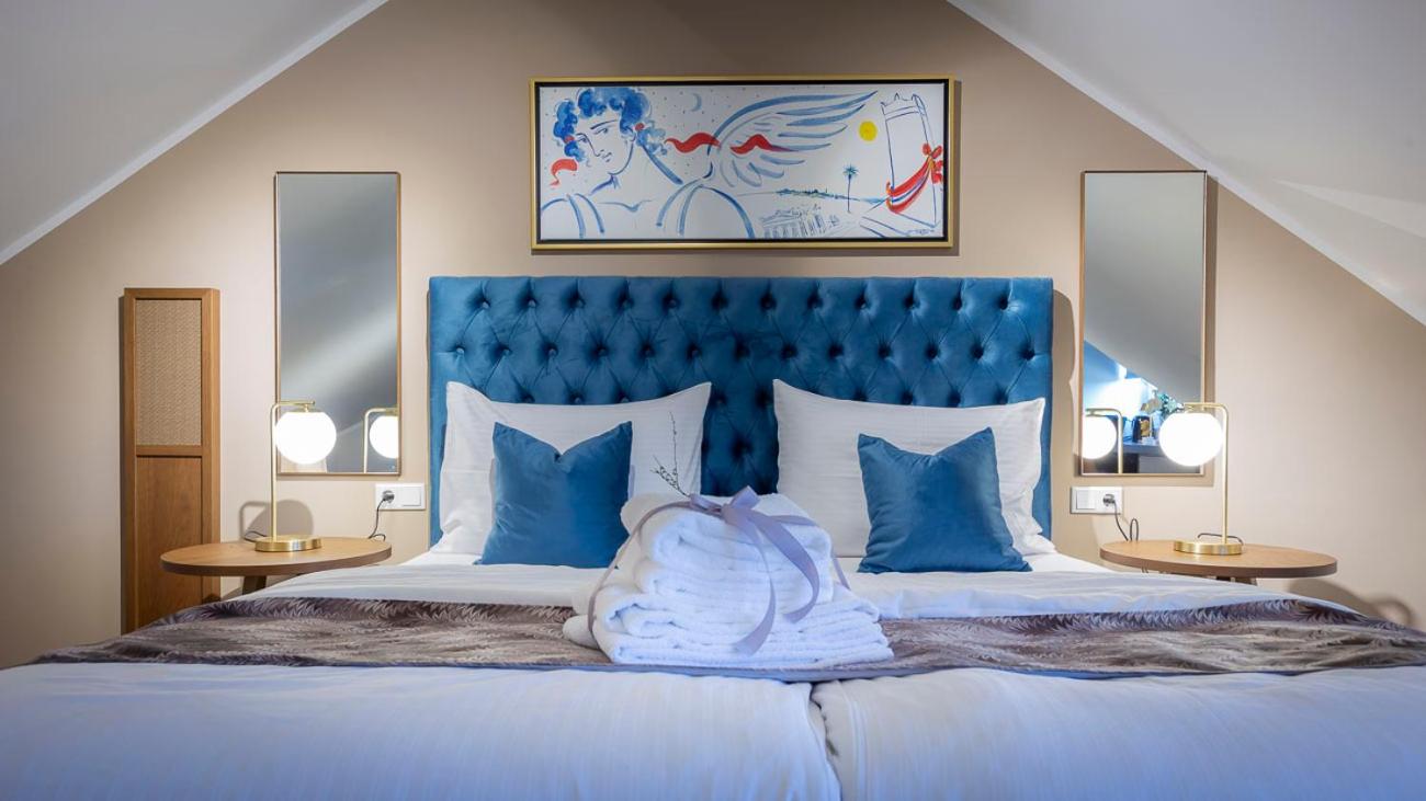 Large Double Room - Photo 3