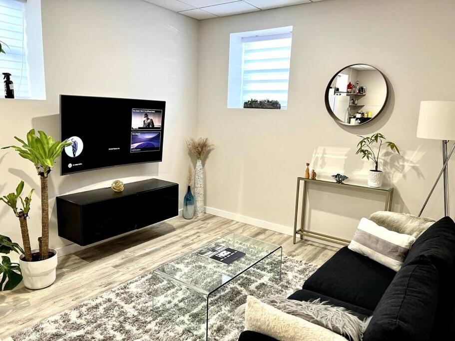 One-Bedroom Apartment - Photo 1