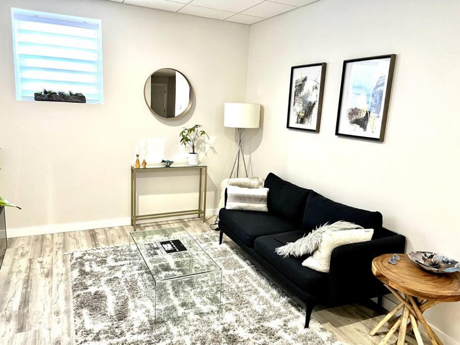One-Bedroom Apartment - Photo 2