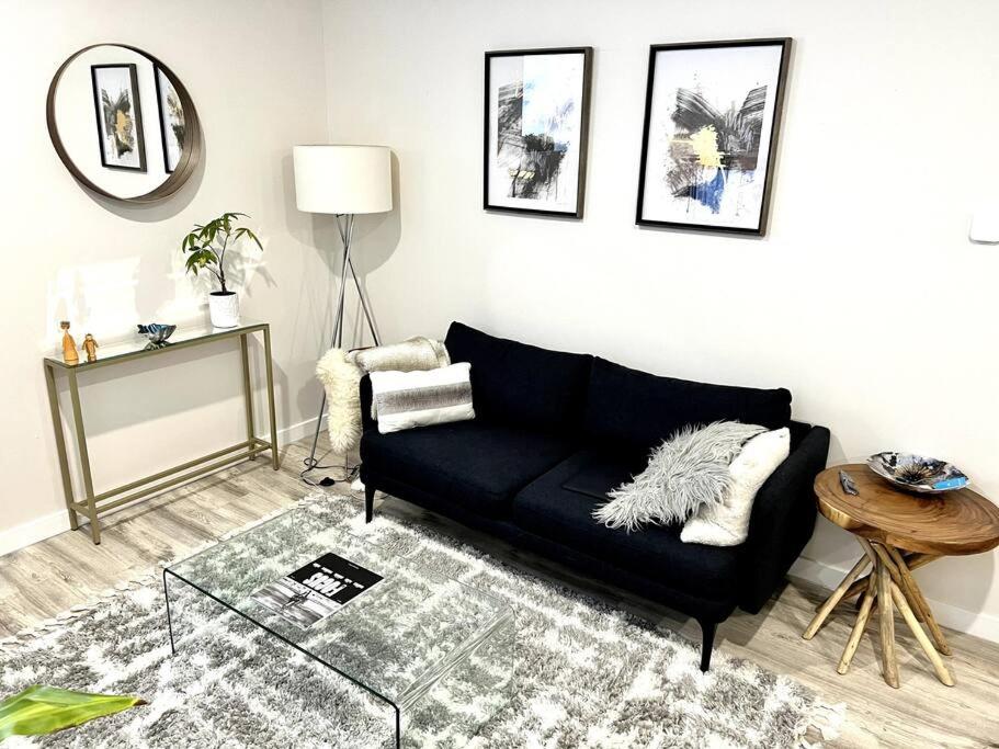 One-Bedroom Apartment - Photo 3