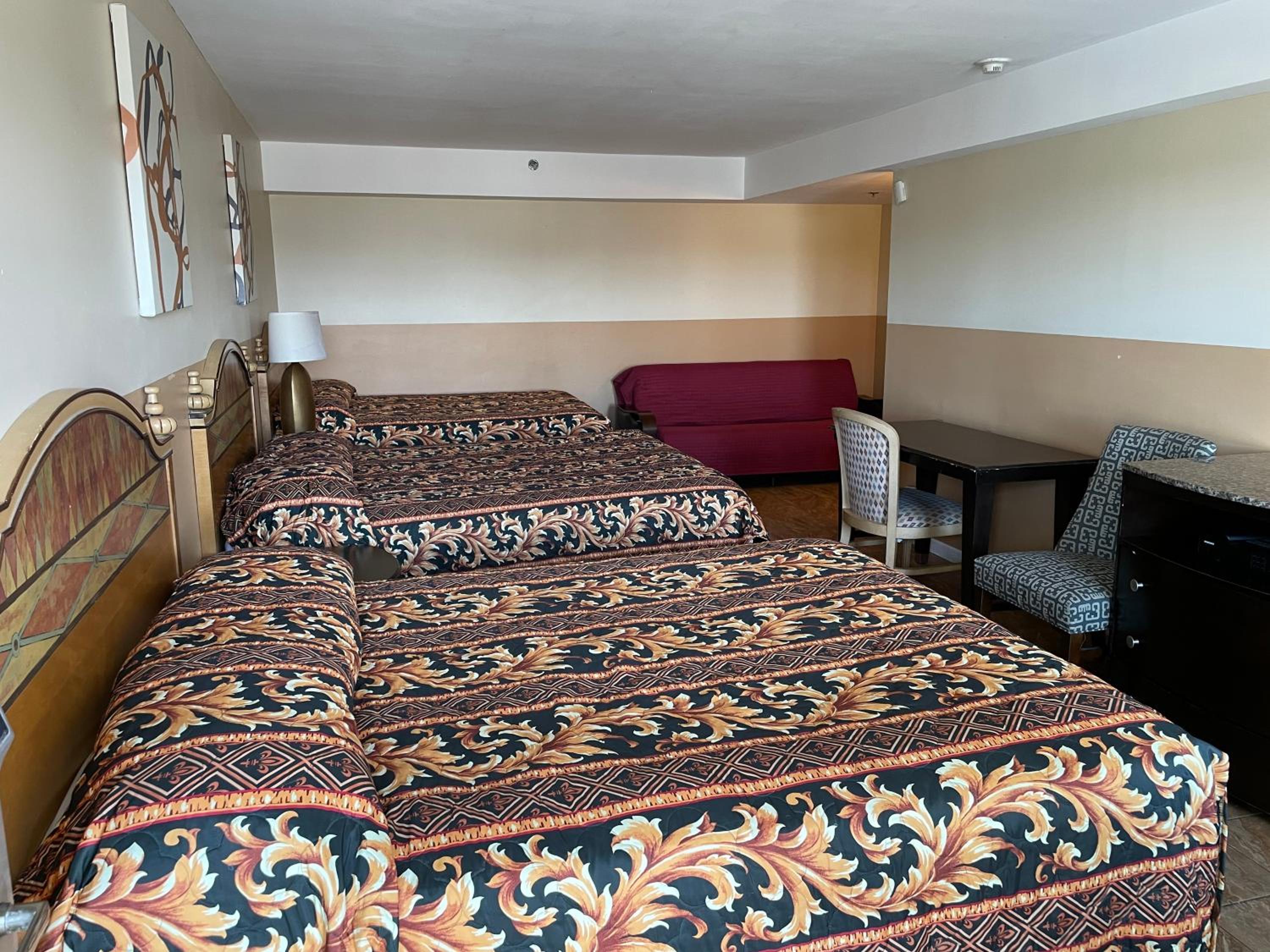 Queen Room with Three Queen Beds - Photo 1