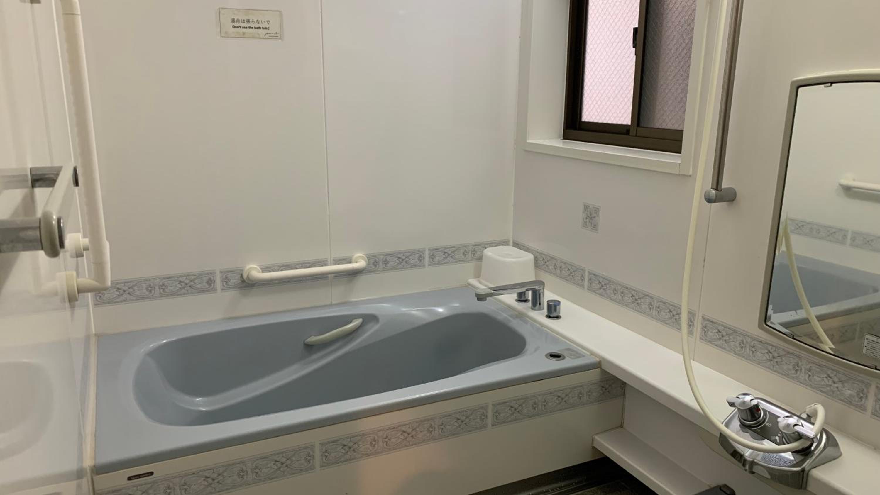 Twin Room with Shared Bathroom - Photo 2