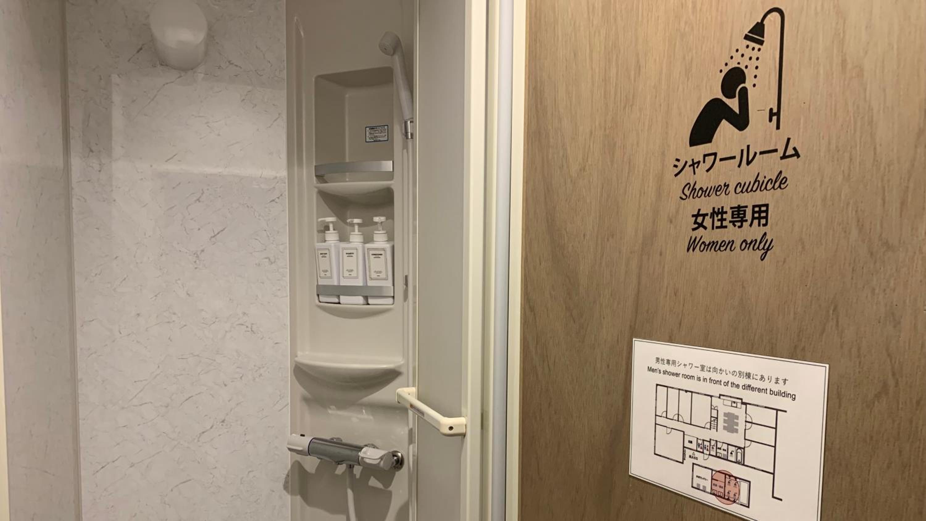 Twin Room with Shared Bathroom - Photo 4
