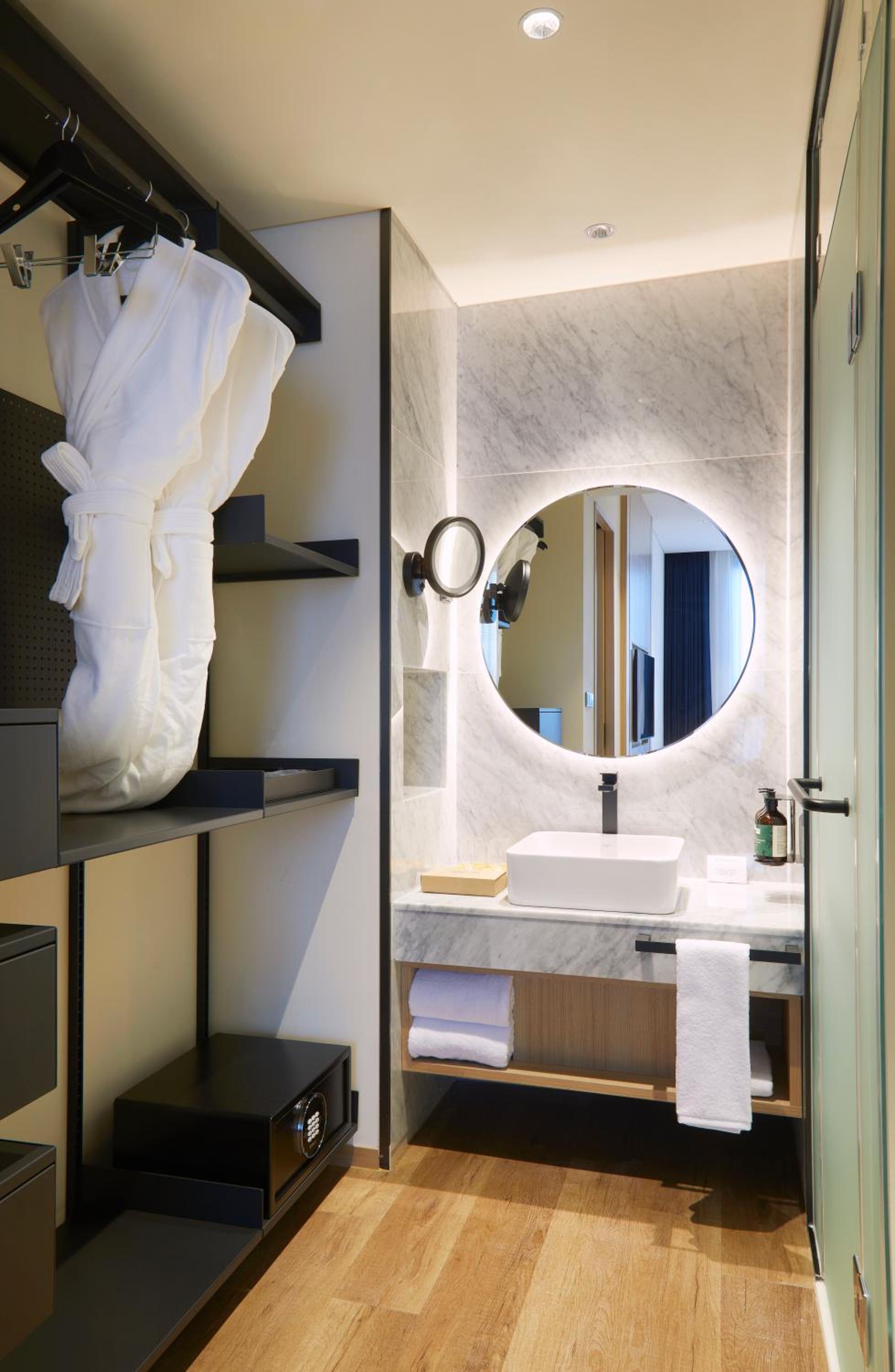 One-Bedroom Suite with Sofa Bed and Bath - Photo 4