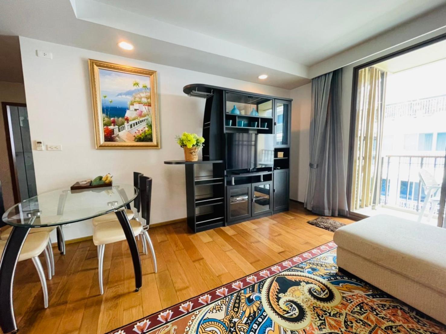 Apartment with Balcony - Photo 12