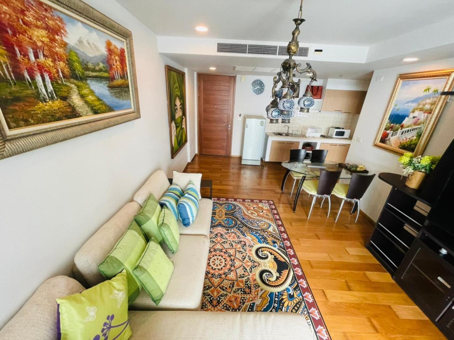 Apartment with Balcony - Photo 9
