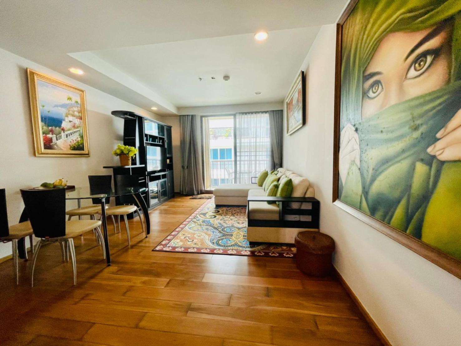 Apartment with Balcony - Photo 3