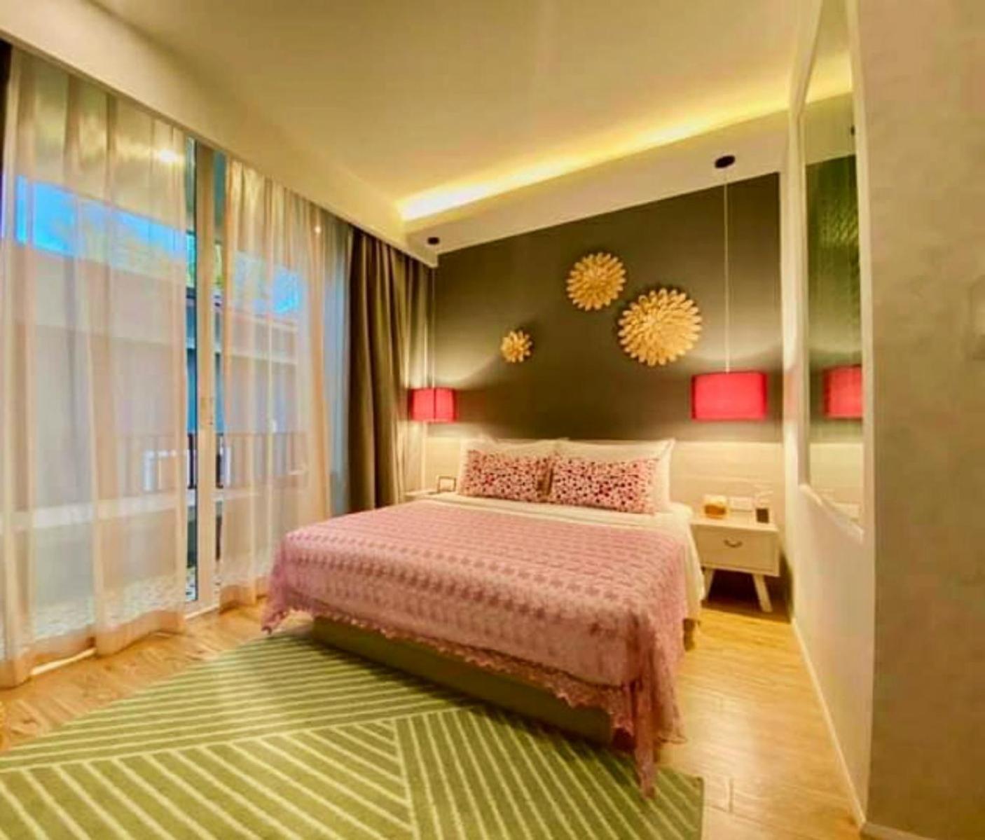 Queen Room with Balcony photo 2