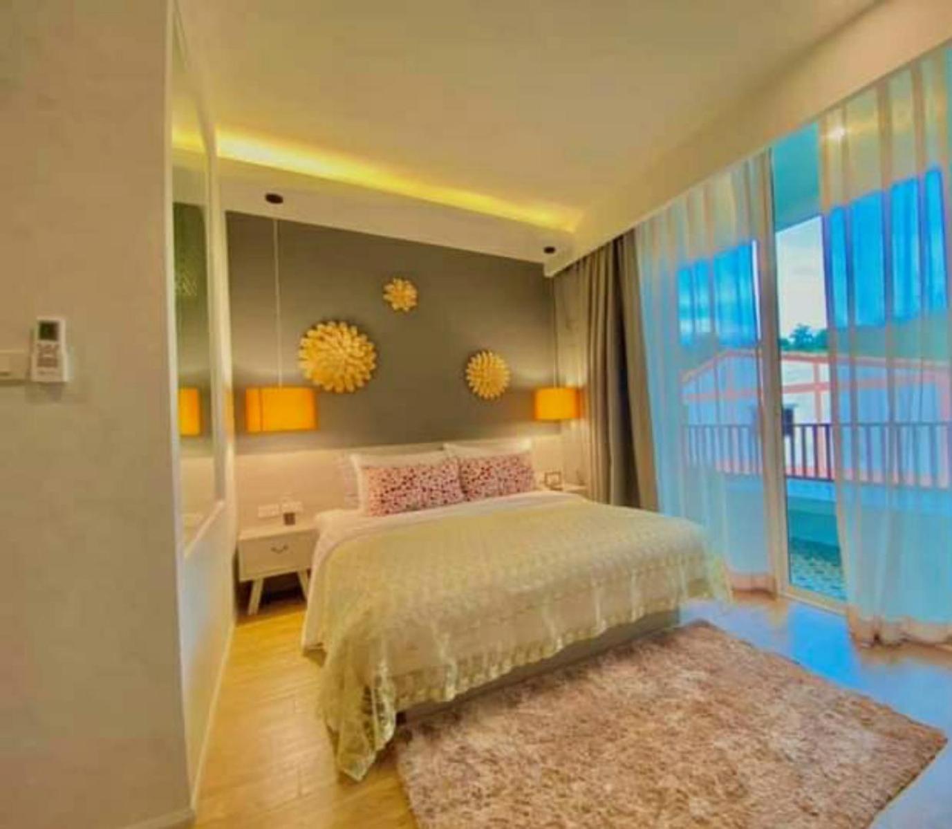 Queen Room with Balcony photo 3