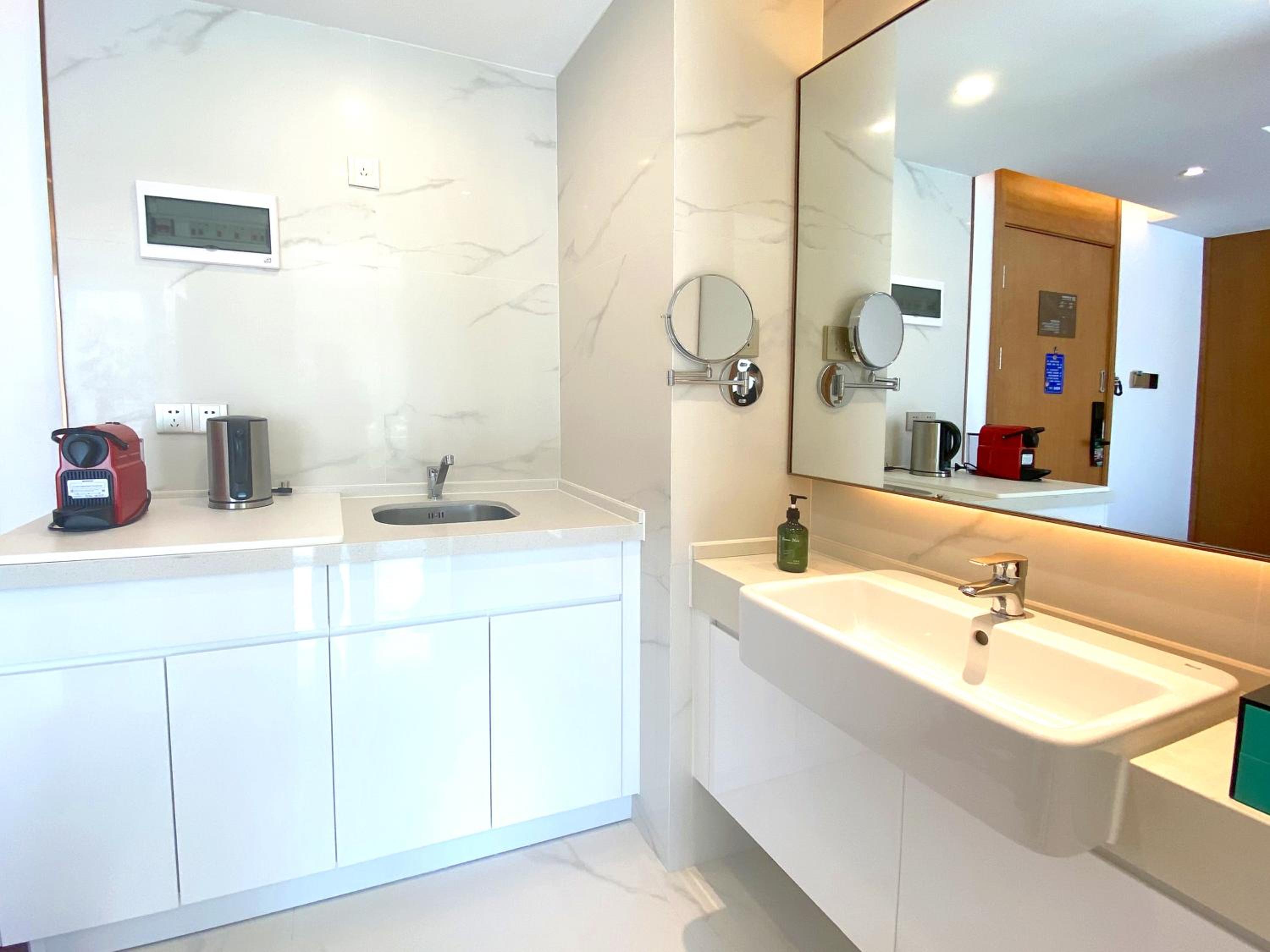 Twin Room - Non-Smoking - Photo 3