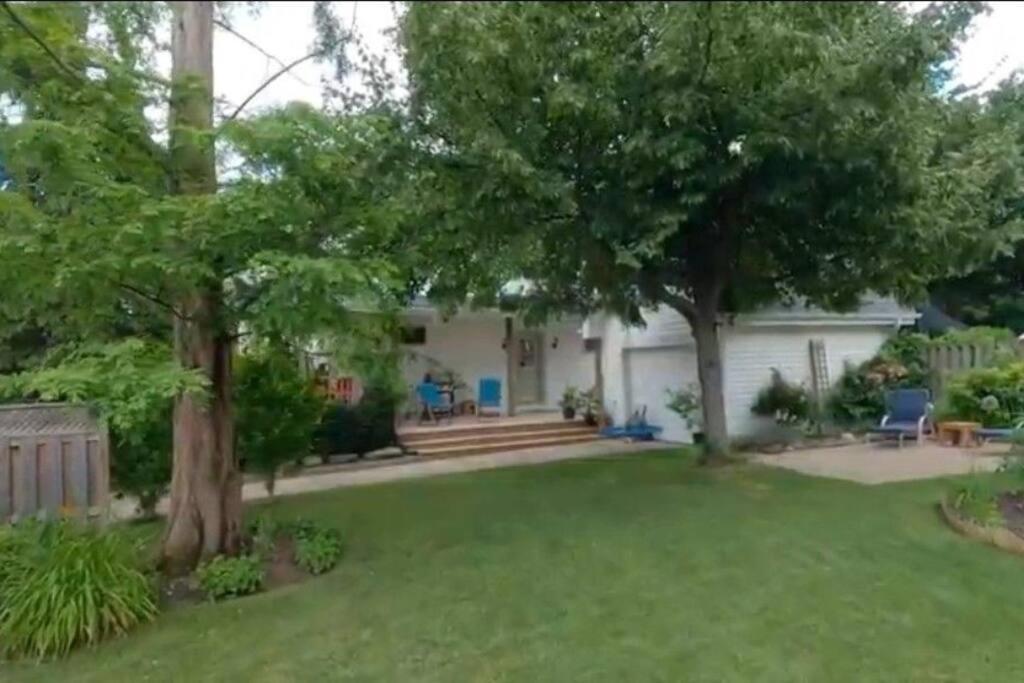Two-Bedroom House photo 3