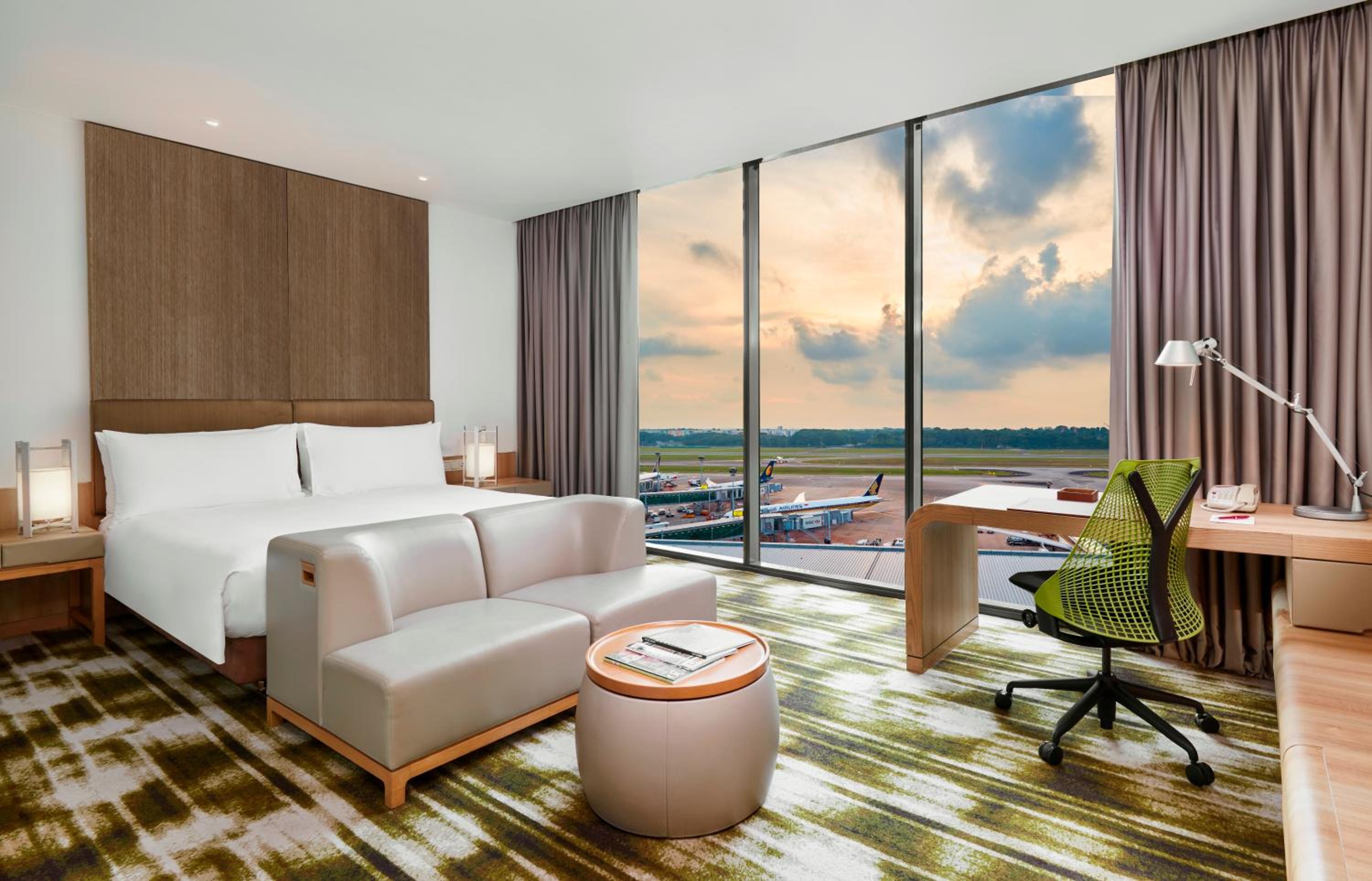1 King Bed Standard Runway View