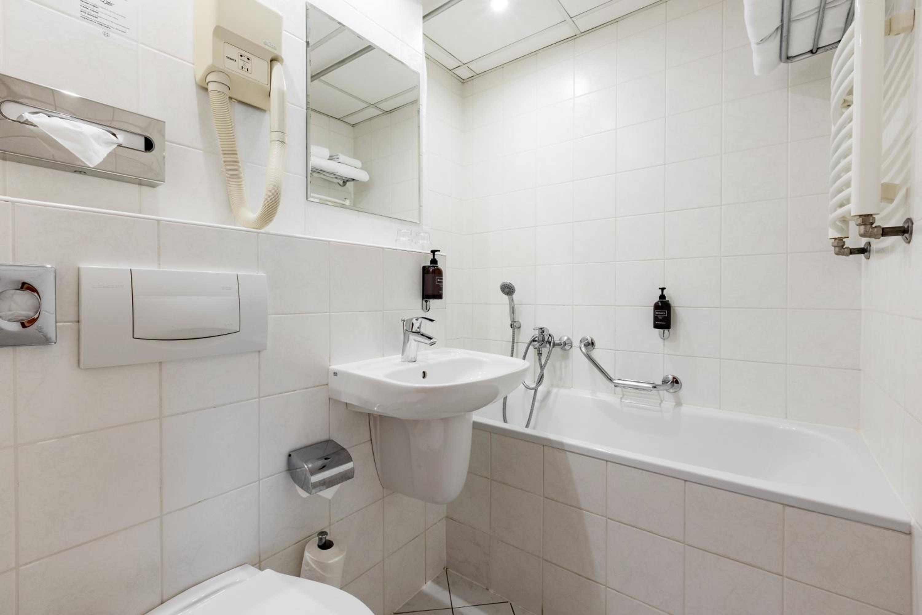 Classic Triple Room - Photo 5