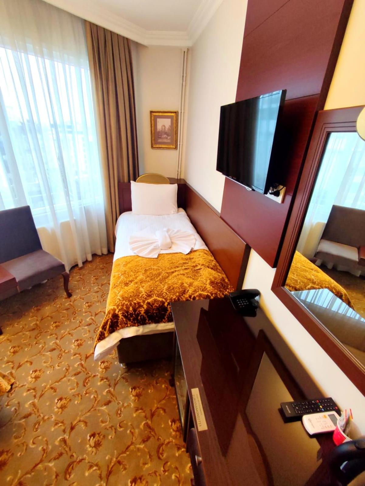 Twin Room with City View photo 1