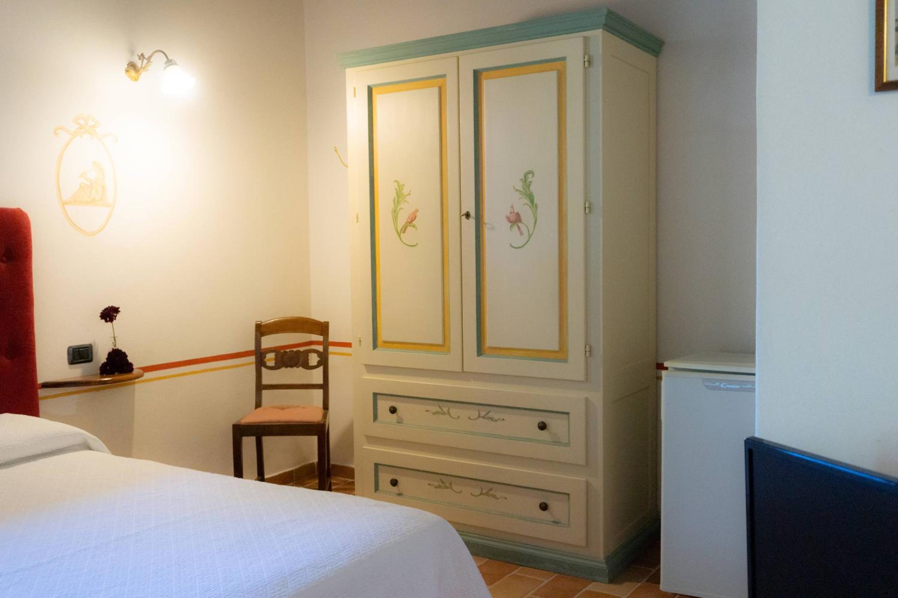 Double or Twin Room photo 3