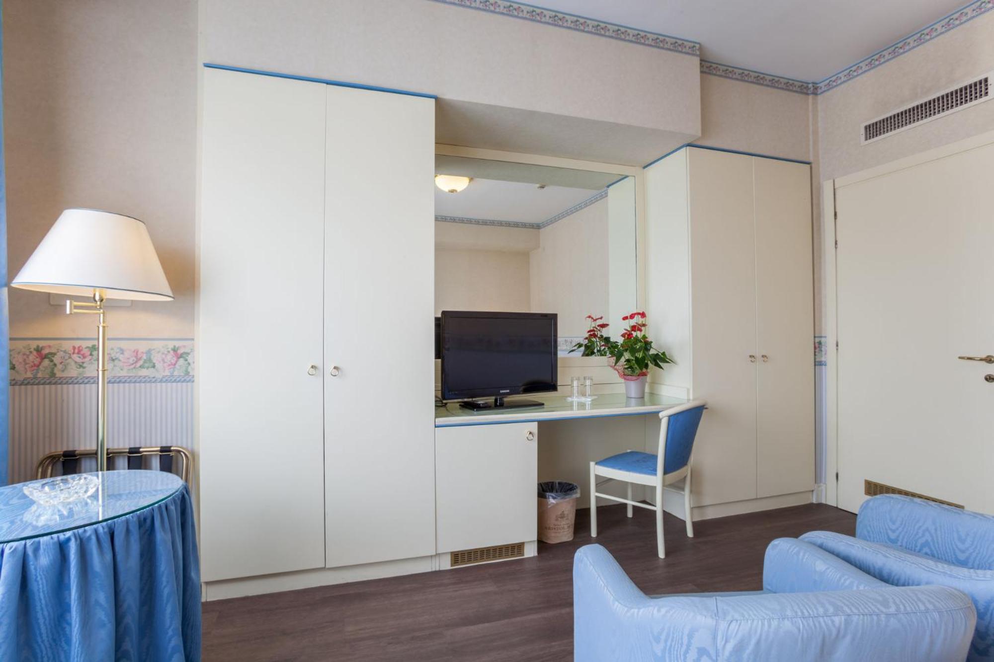 Standard Double Room with Balcony photo 2