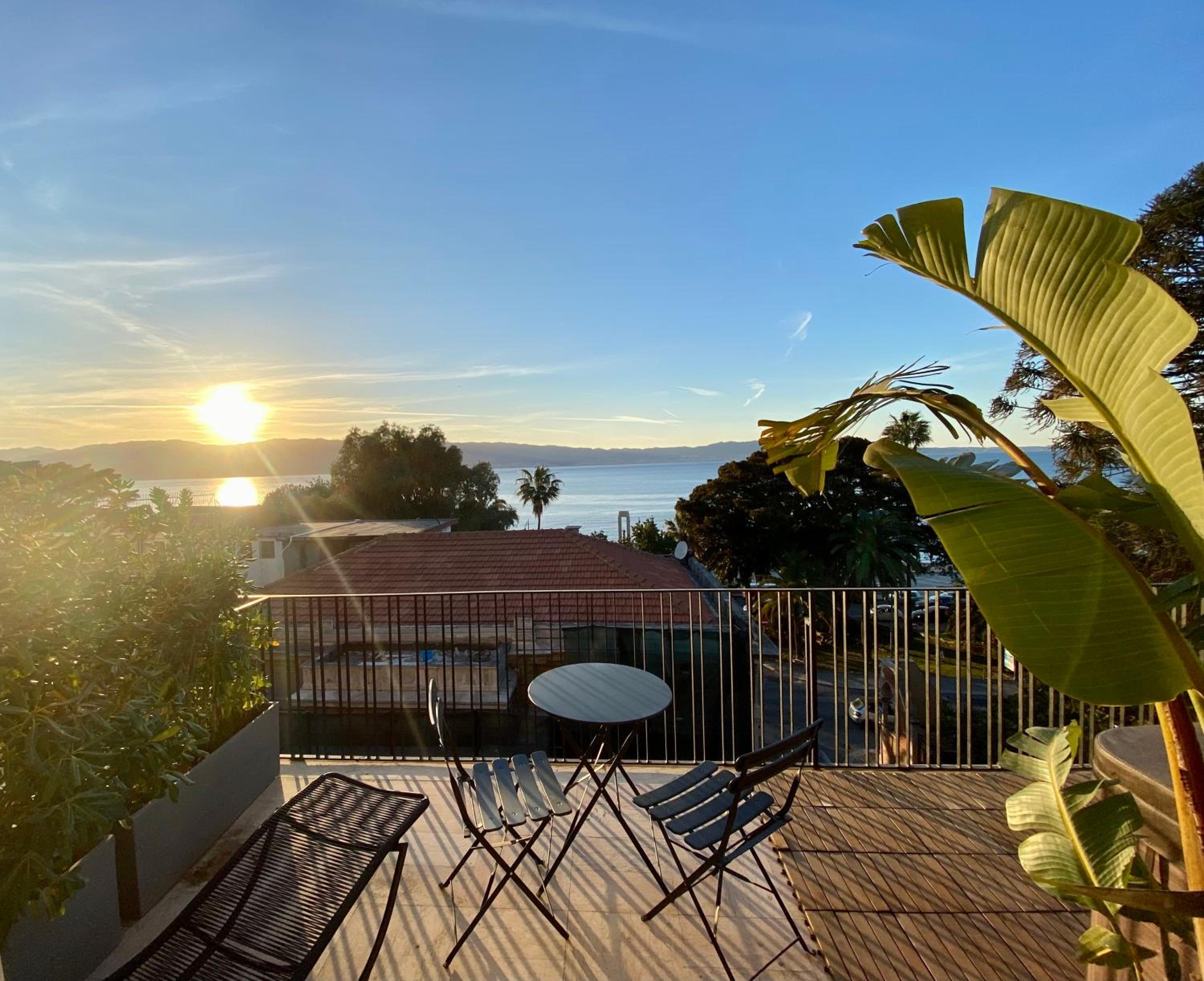 Deluxe Double Room with Balcony and Sea View - Photo 9