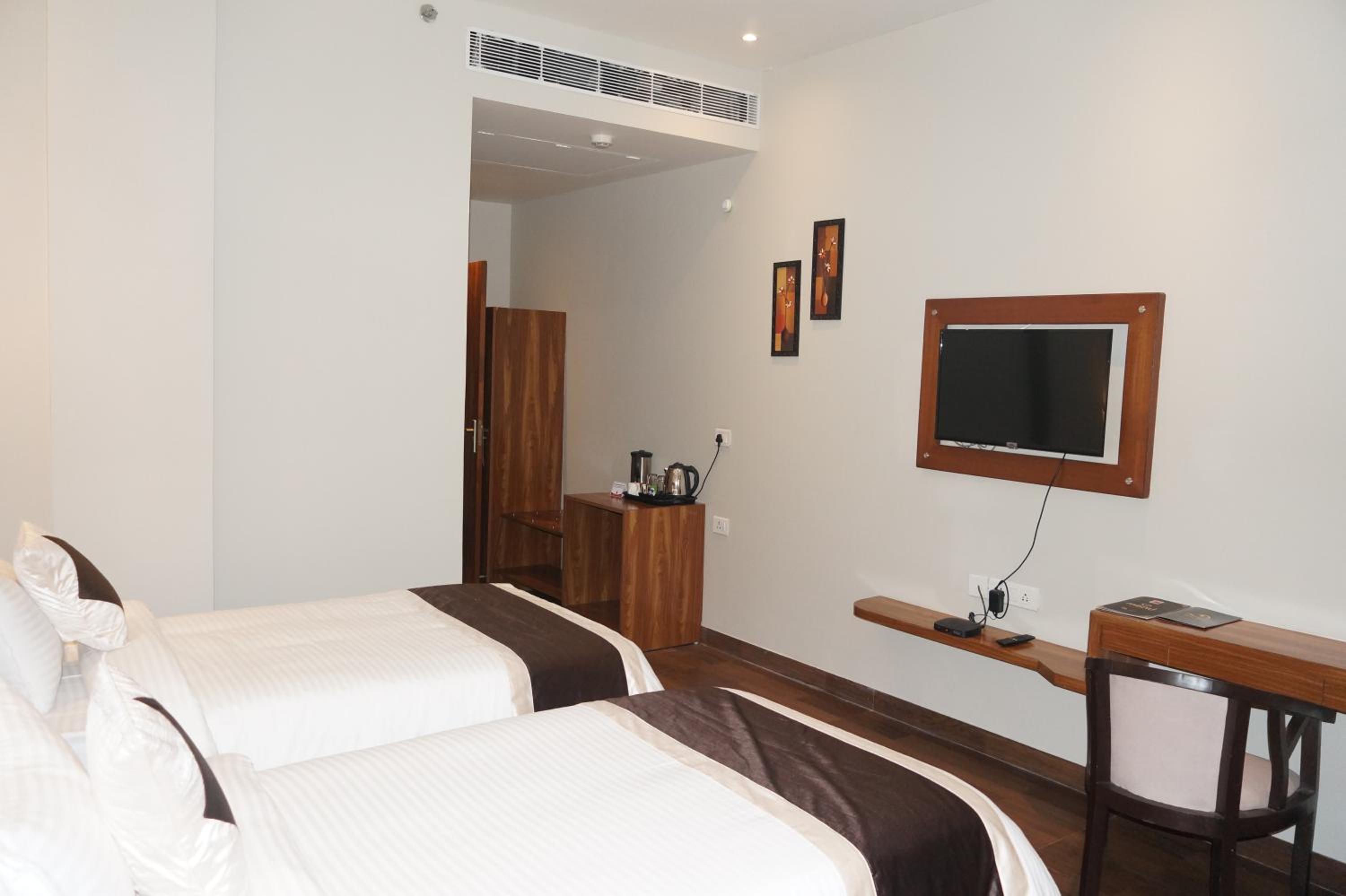 Deluxe Twin Room - Photo 6