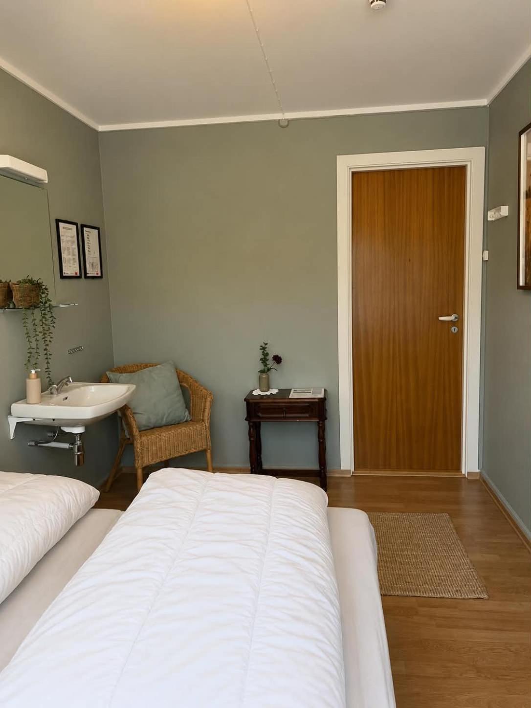 Standard Double Room with Shared Bathroom photo 2