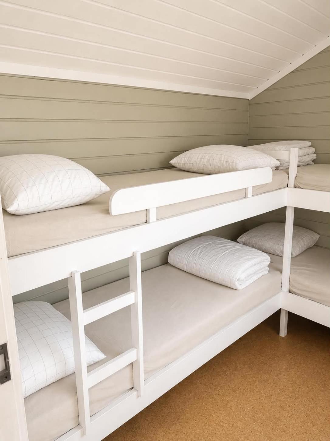 Economy Quadruple Room with Shared Bathroom photo 2