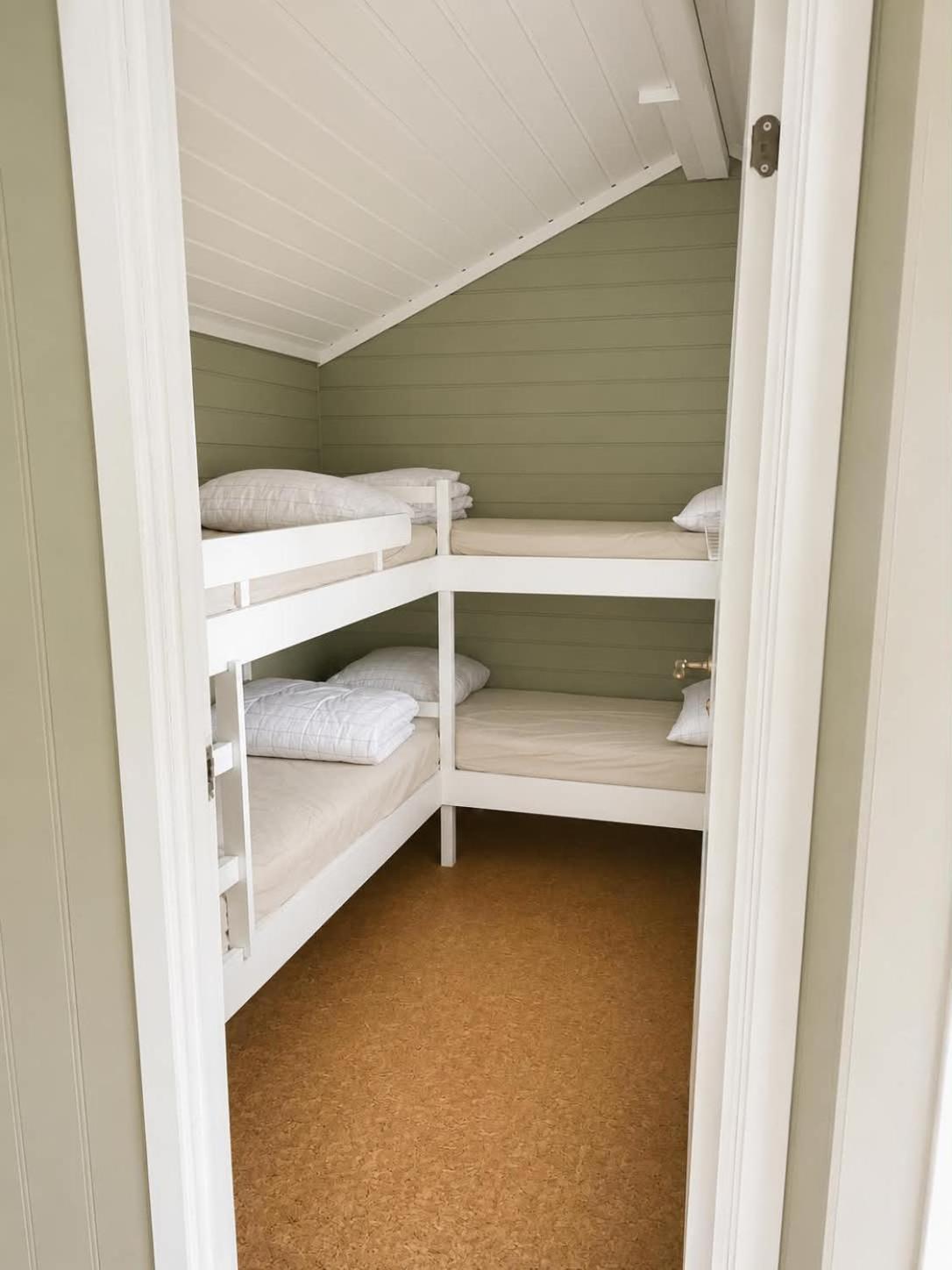Economy Quadruple Room with Shared Bathroom photo 3