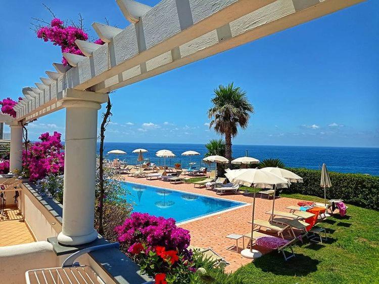 Standard Triple Room with Sea View