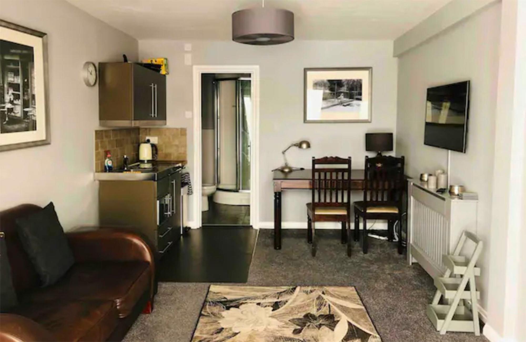 One-Bedroom Apartment photo 1