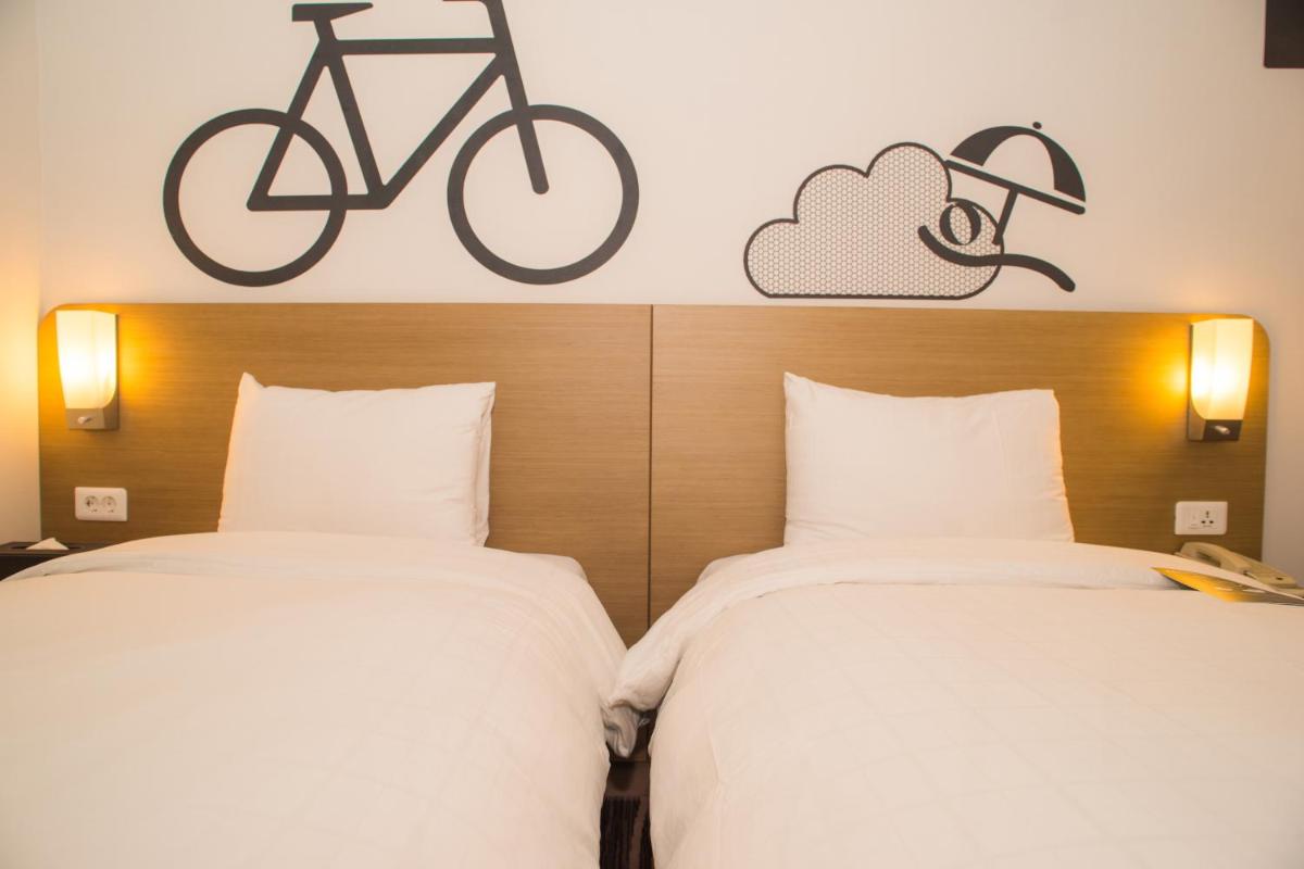 Standard Twin Room with City View photo 1