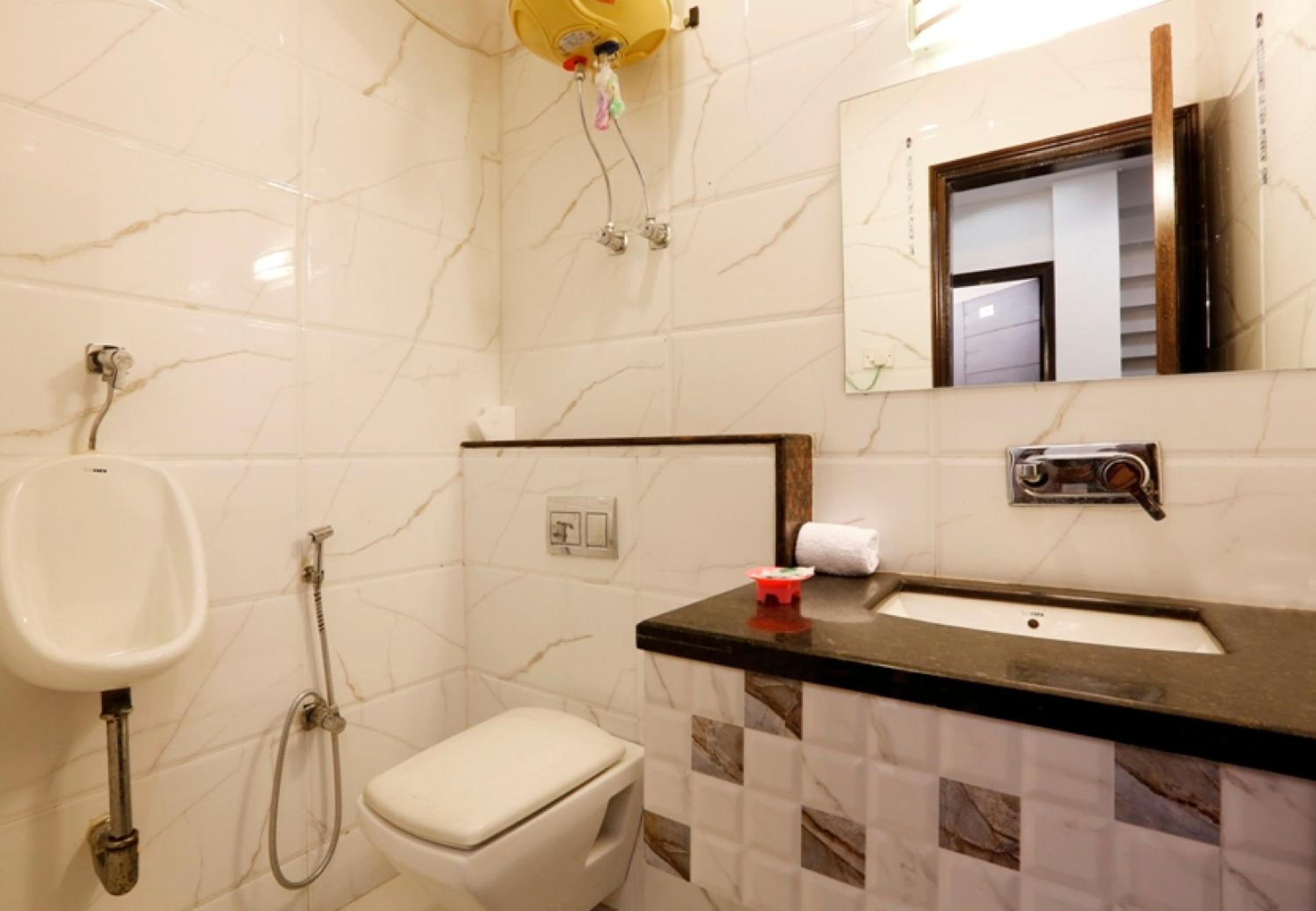 Deluxe Room - Photo 3