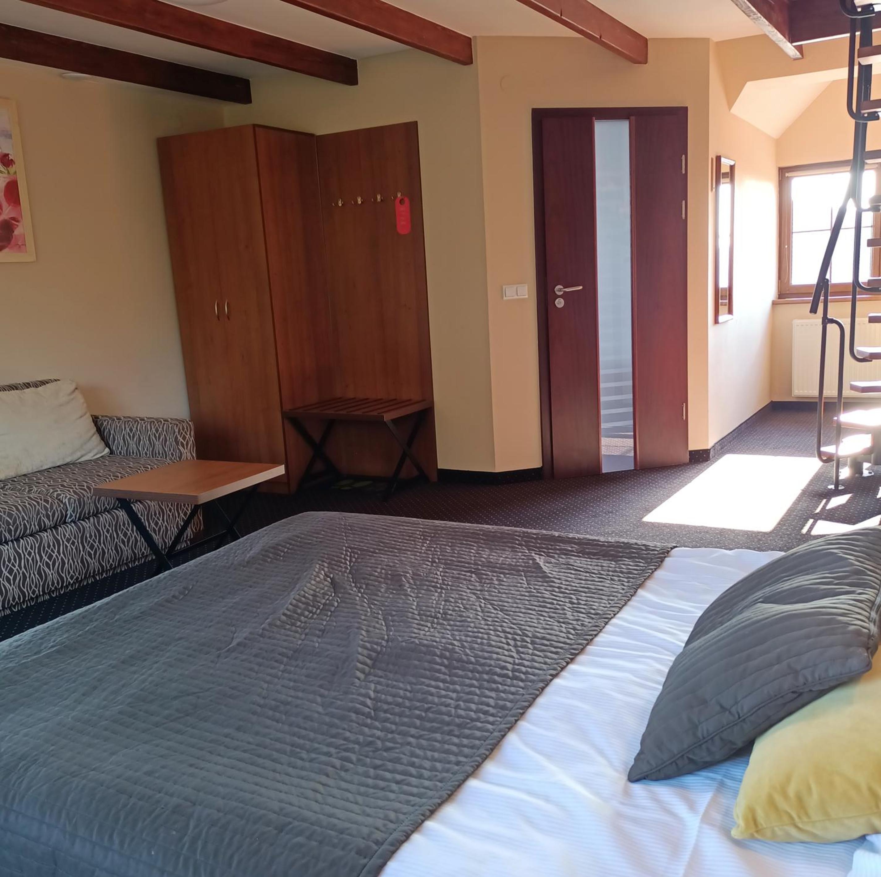 Deluxe Double Room - Photo 11