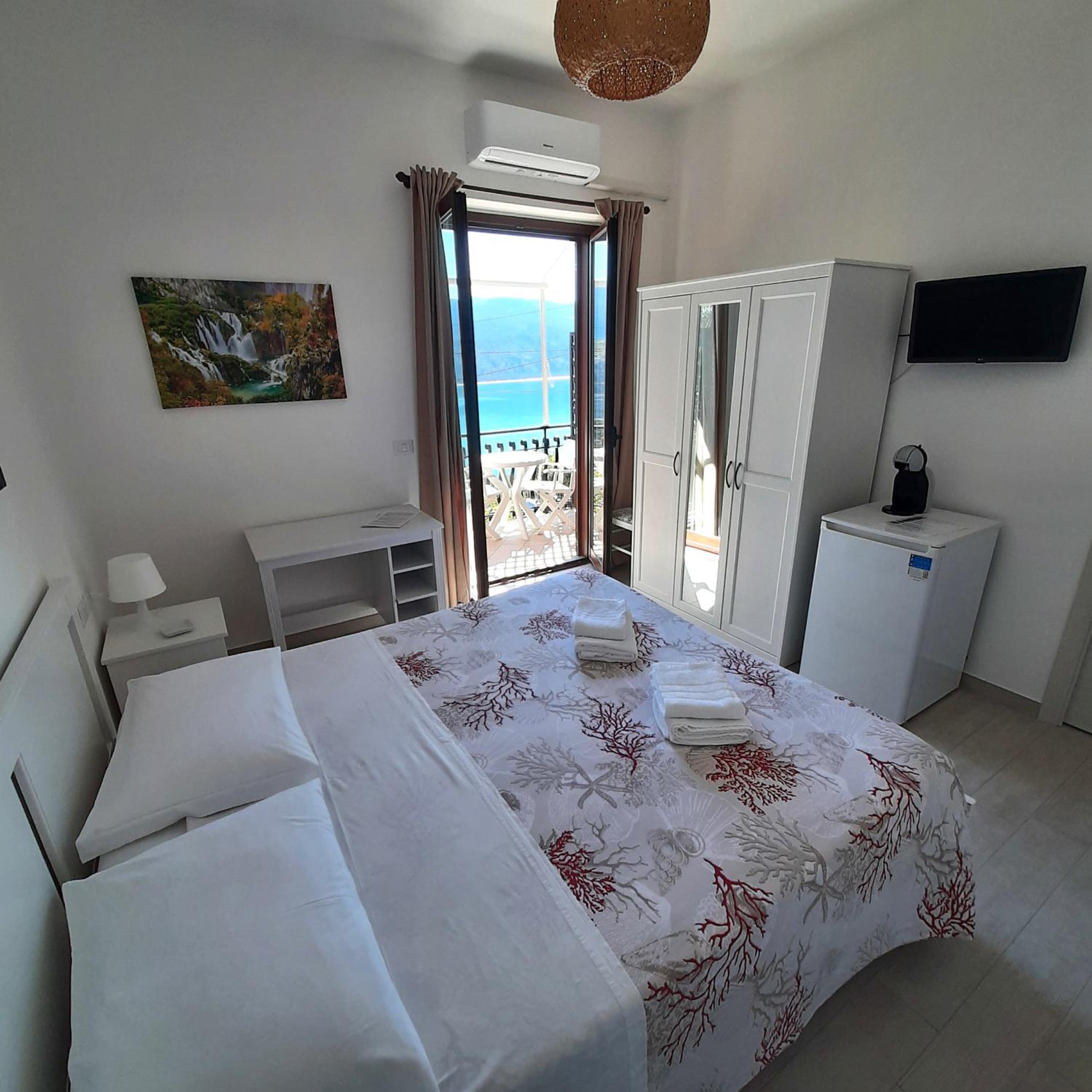 Double Room with Balcony and Sea View photo 2